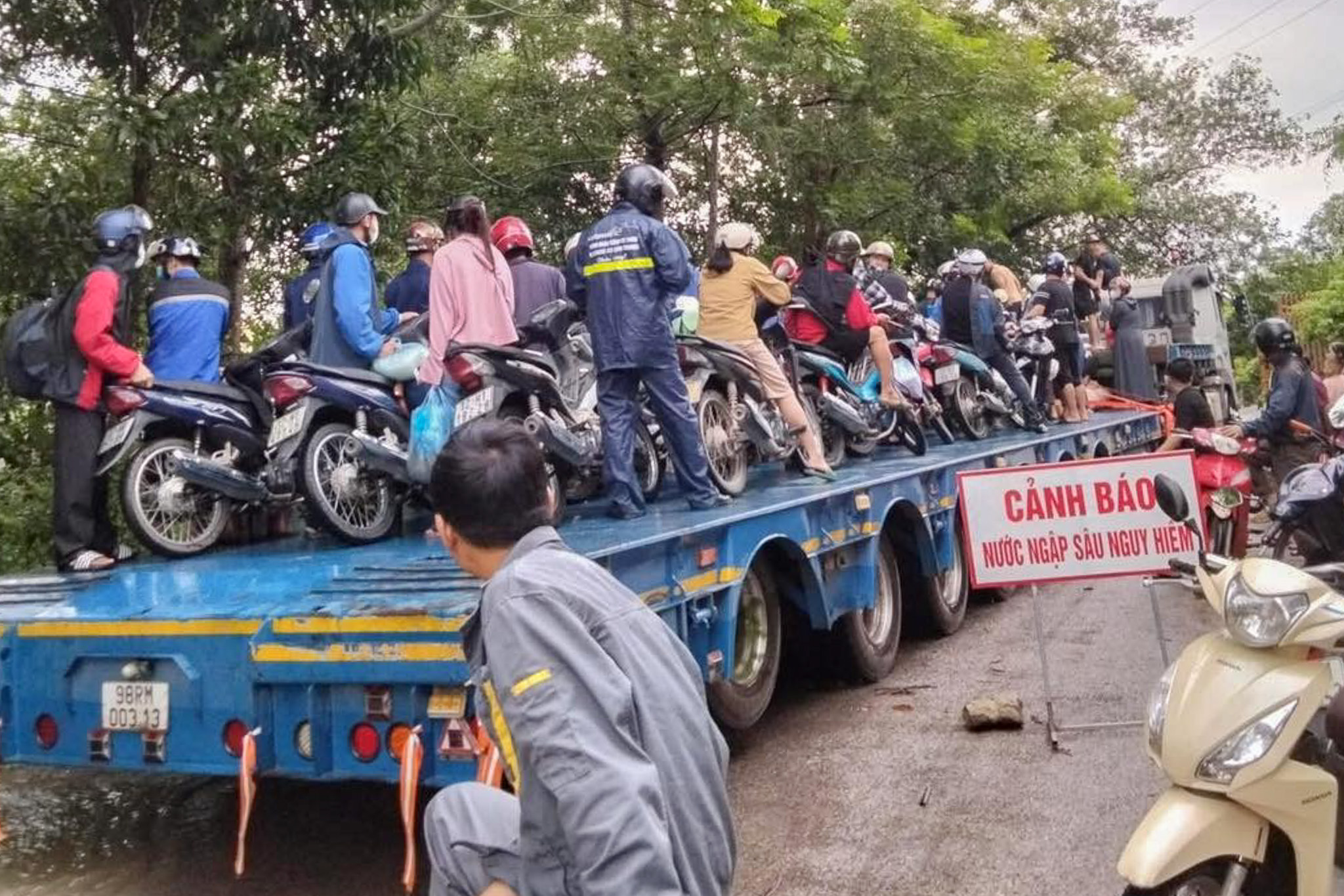 mưa lớn - Ảnh 3.