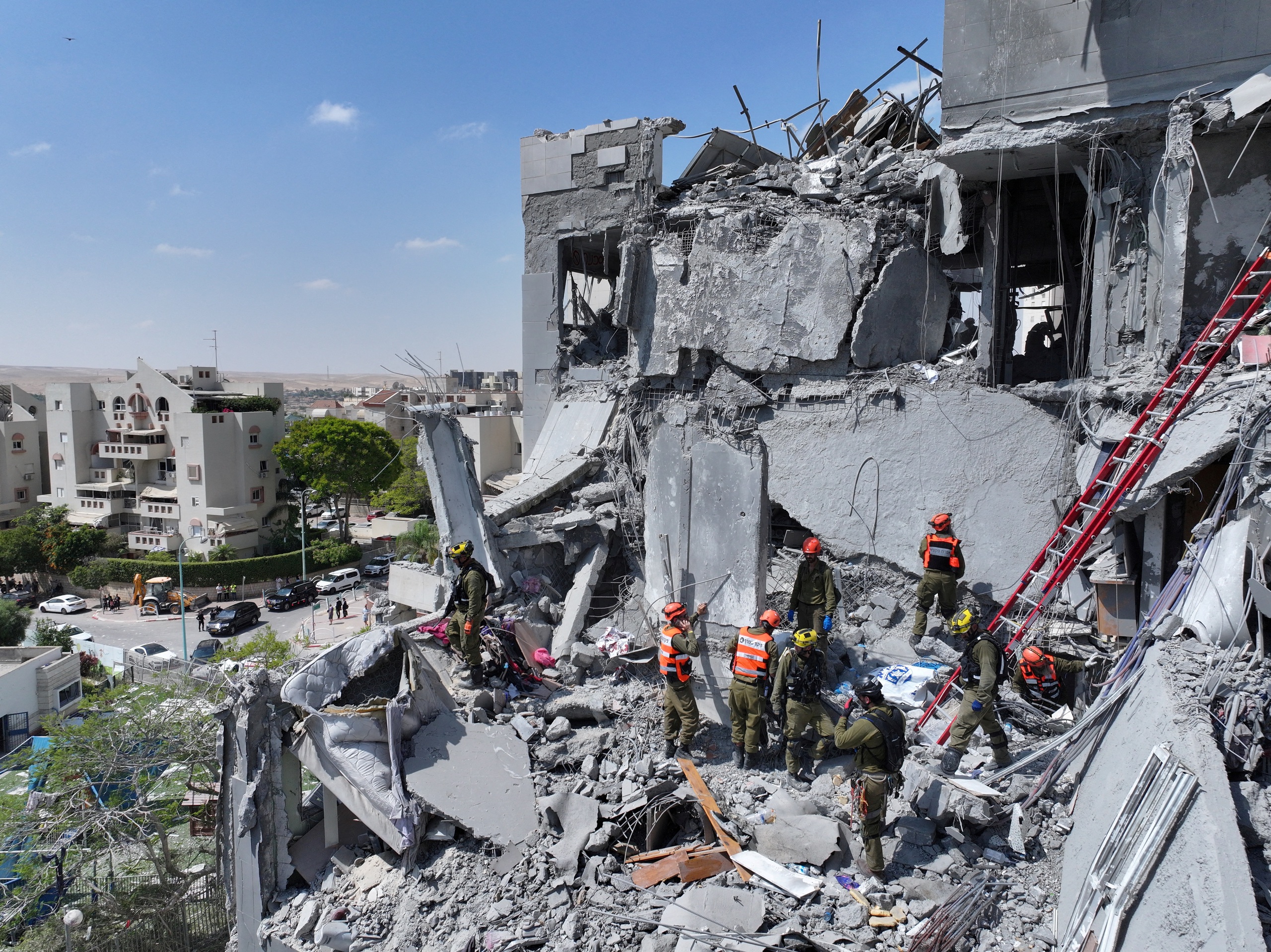 Israel nói 'chương quan trọng' đã kết thúc, giờ quay sang Gaza - Ảnh 4.