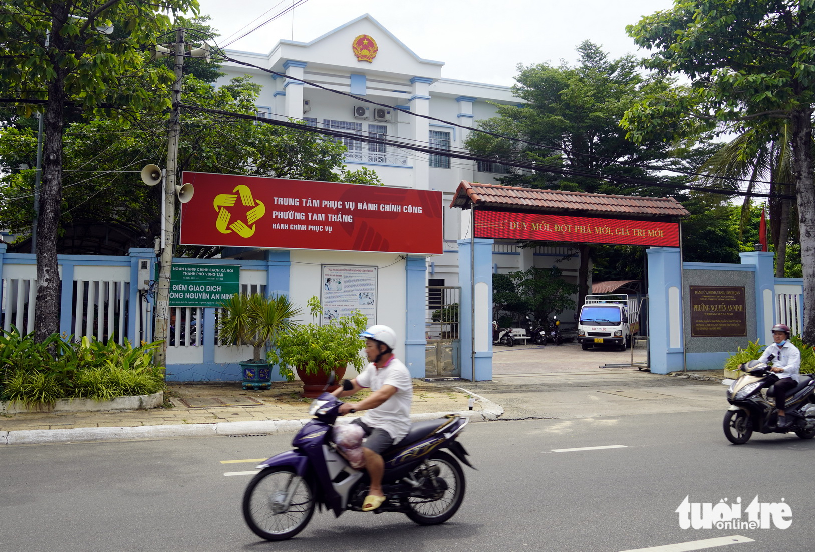 Trụ sở xã, phường tại Vũng Tàu đã có bảng 'trung tâm phục vụ hành chính công' mới thuộc TP.HCM - Ảnh 5.