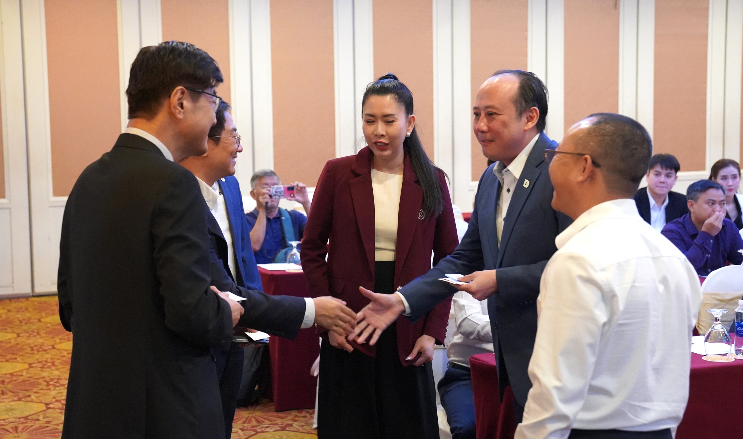 Bất động sản Danh Khôi đổi tên, chuyển sang làm cả nông nghiệp và y tế - Ảnh 1.