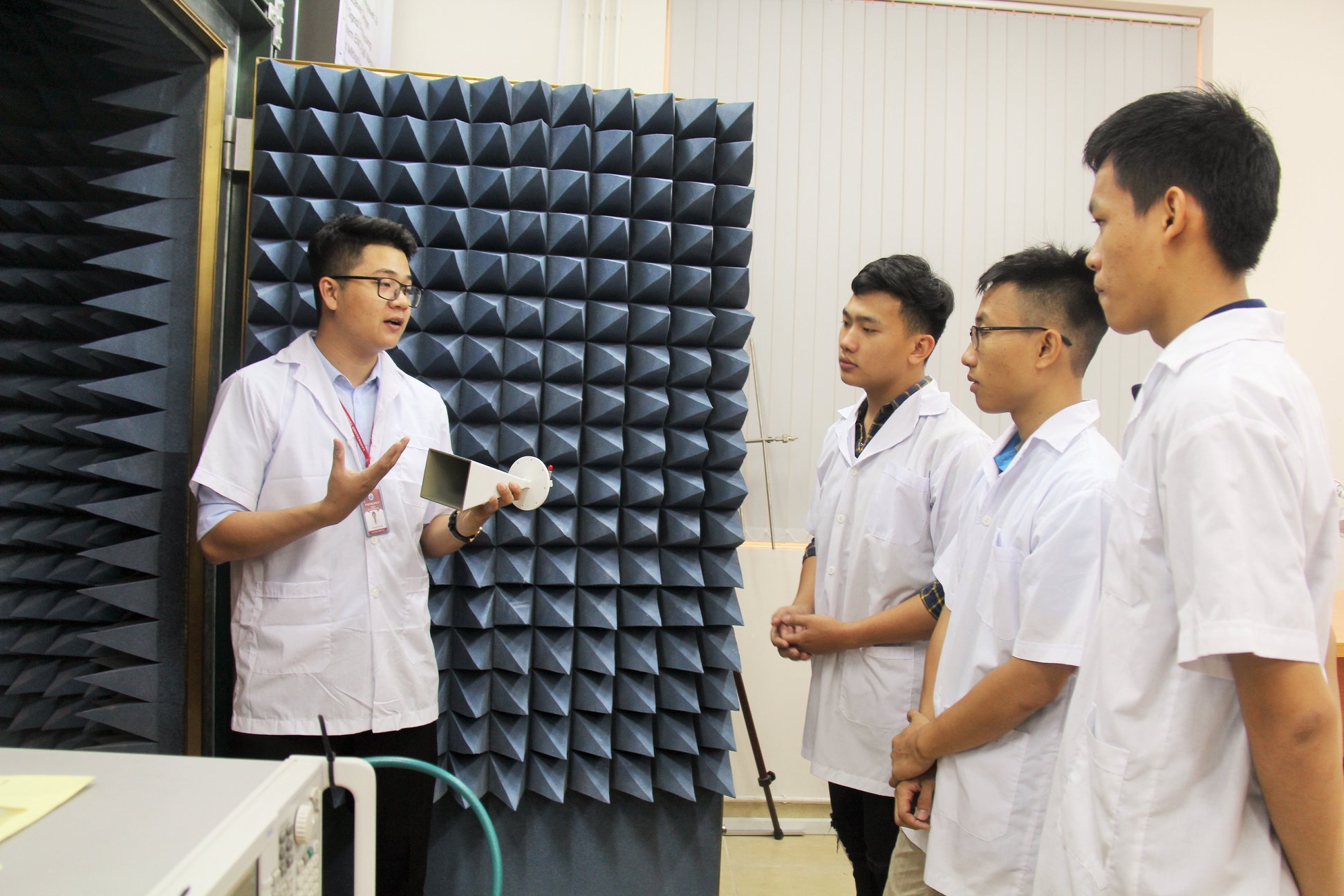 giáo sư thỉnh giảng  - Ảnh 1.