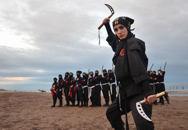 Thực hư về đạo quân ninja nữ của Iran - Ảnh 2.