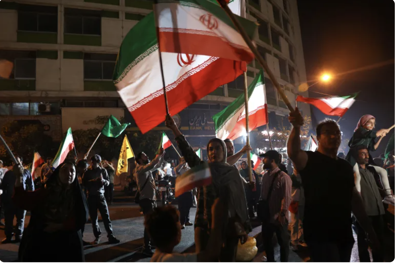 Đòn tấn công căn cứ quân sự Mỹ và thông điệp hạ nhiệt căng thẳng của Iran - Ảnh 1. căn cứ quân sự Mỹ - Ảnh 1.