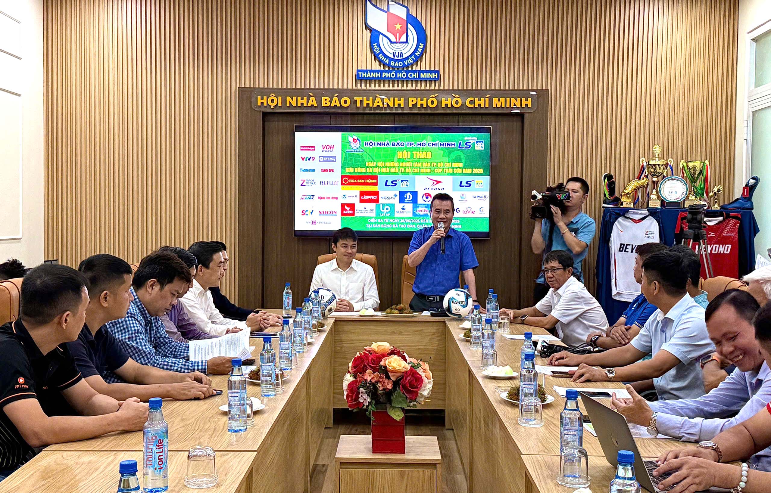 Báo chí TP.HCM tham dự giải đấu 'khắc nghiệt' nhất thế giới - Ảnh 1.