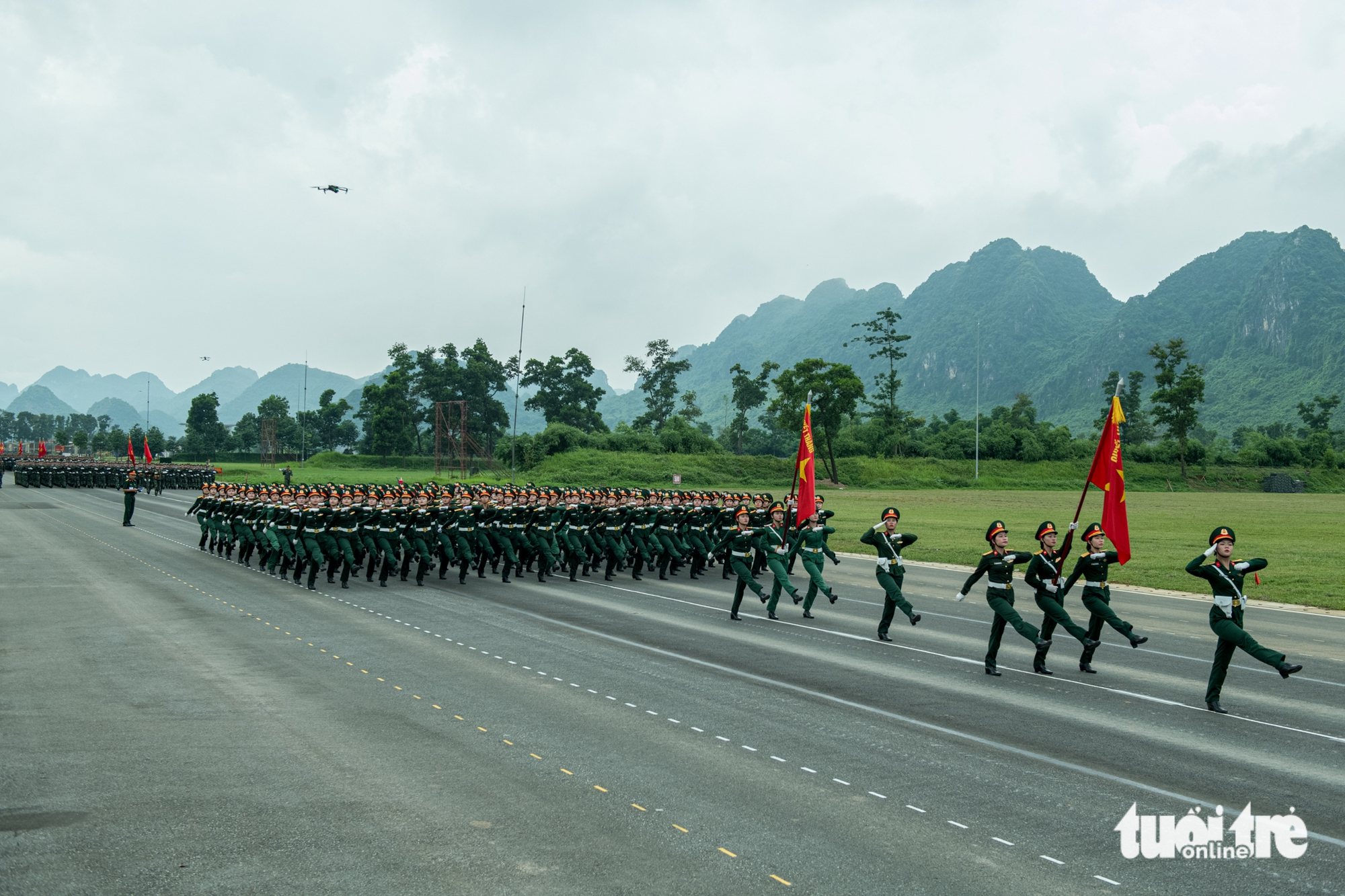 Hơn 7.000 chiến sĩ quân đội hợp luyện diễu binh, diễu hành - Ảnh 1.