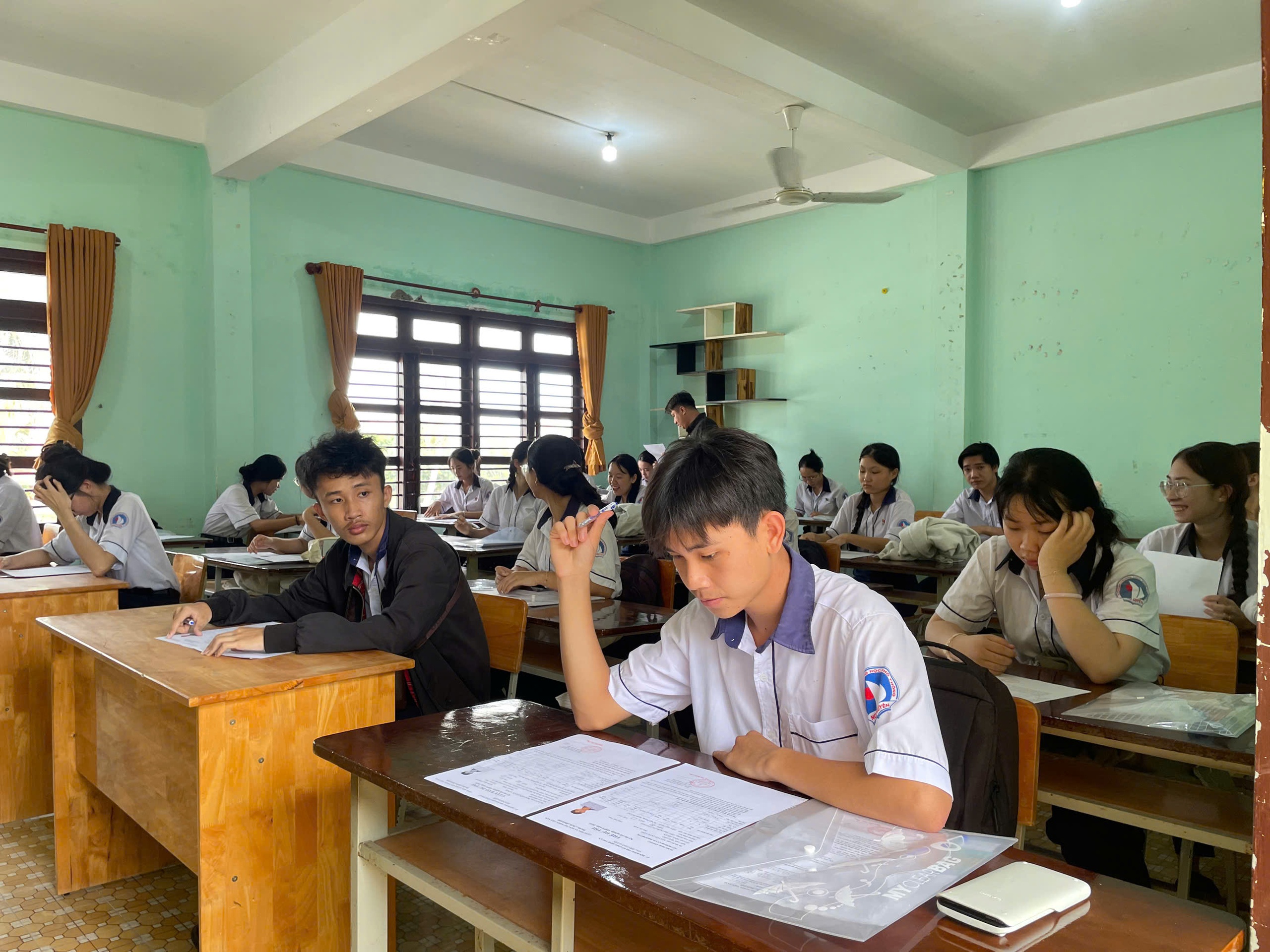 Na co by si měli uchazeči dnes odpoledne dát pozor při vyplňování postupů pro maturitní zkoušky v roce 2025? - Foto 15. thi tốt nghiệp THPT - Ảnh 16.