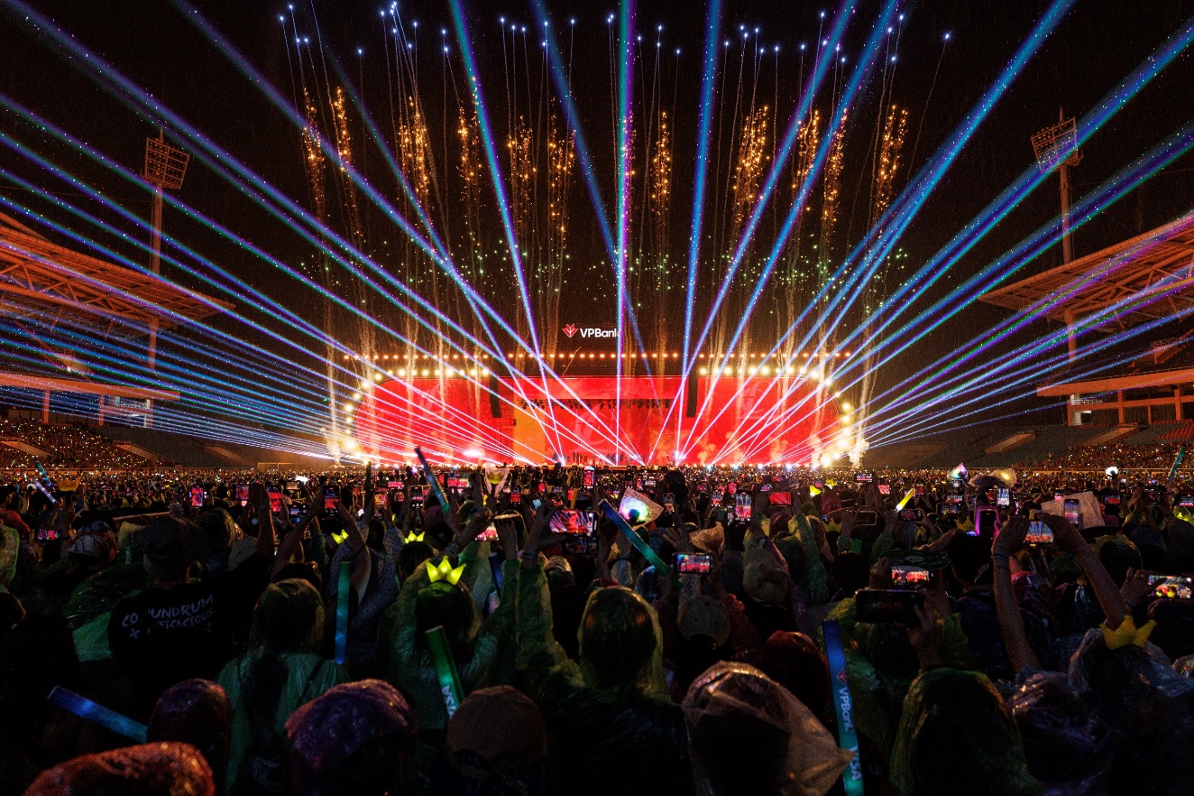 Mạng xã hội dậy sóng với concert VPBank K-Star Spark In Vietnam - Ảnh 3.