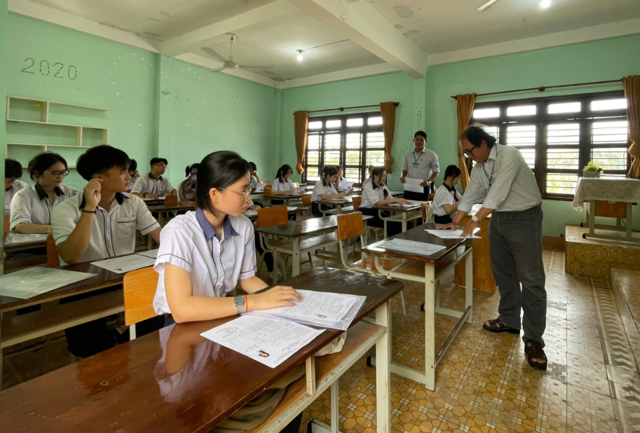 Na co by si měli uchazeči dnes odpoledne dát pozor při vyplňování postupů pro maturitní zkoušky v roce 2025? - Foto 16. thi tốt nghiệp THPT - Ảnh 17.