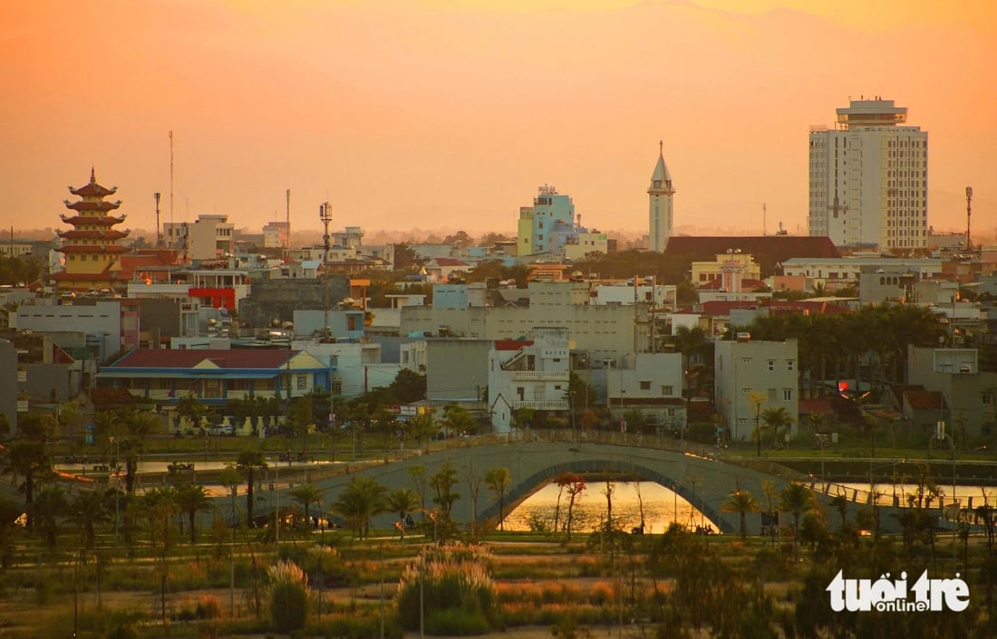In pictures: Tuy Hoa City in south-central Vietnam glows in golden sunset- Ảnh 10. In pictures: Tuy Hoa City in south-central Vietnam glows in golden sunset- Ảnh 10.