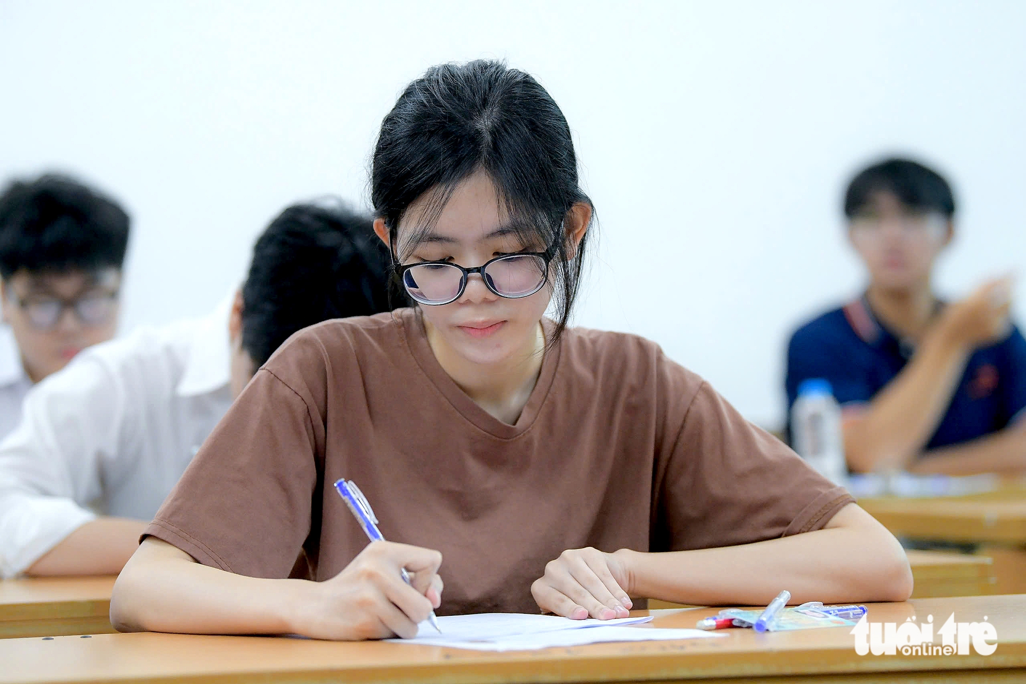Gợi ý bài giải môn văn thi tốt nghiệp THPT 2025 - Ảnh 1.