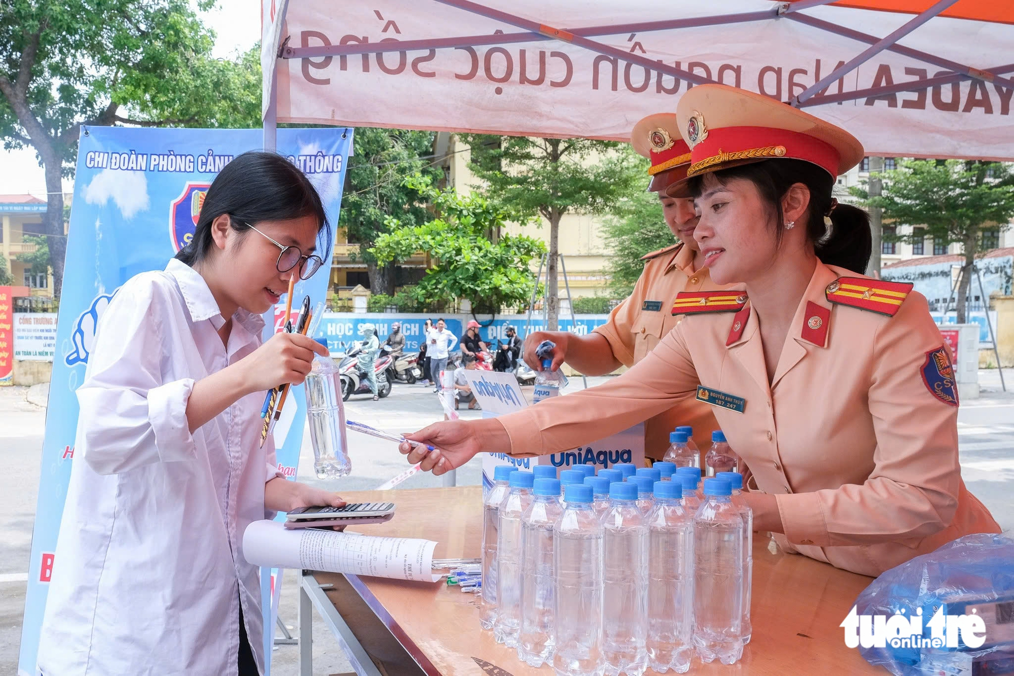 Những khoảnh khắc đẹp mùa thi - Ảnh 7.