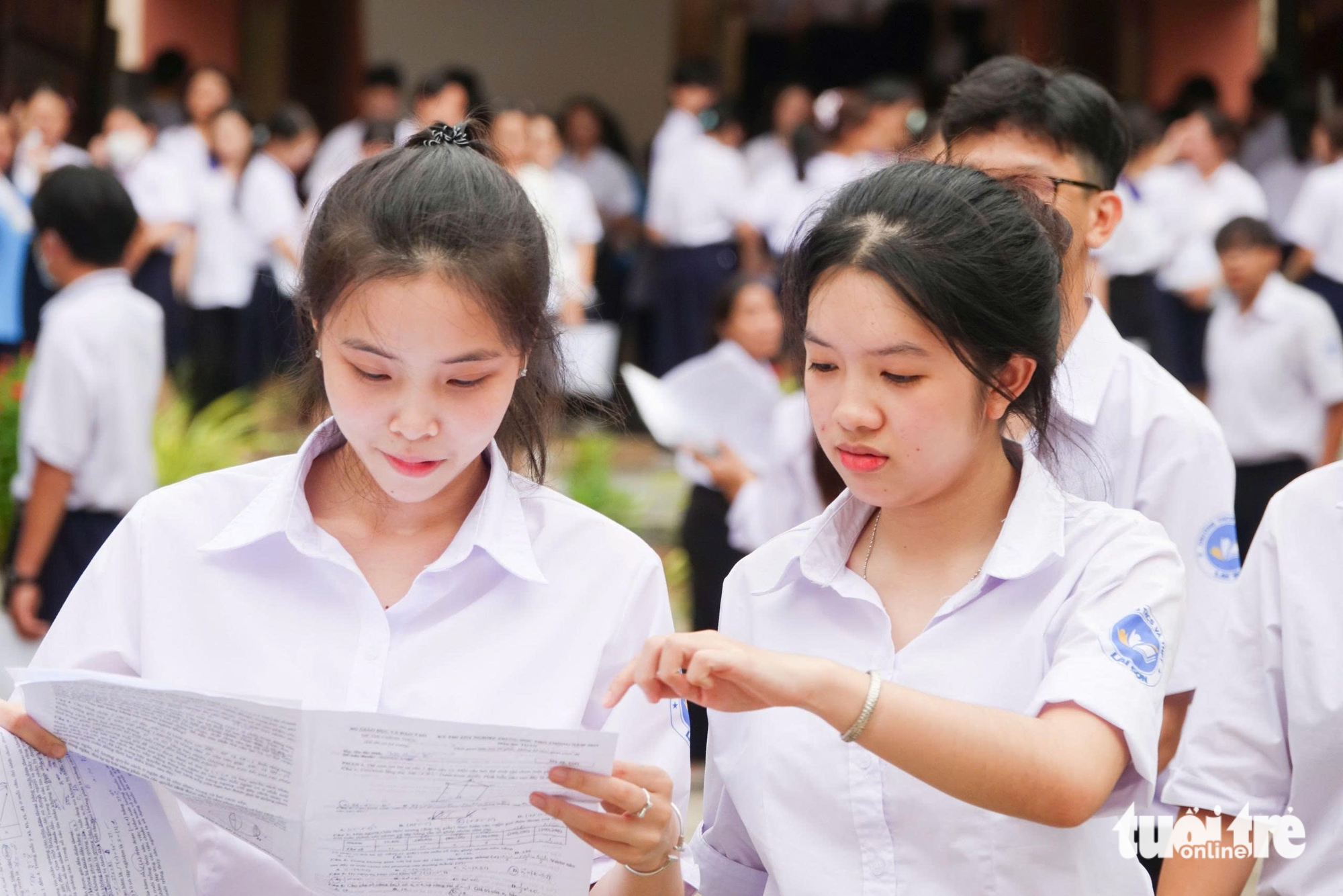 Thí sinh nói bị 'ngộp' với đề thi toán - Ảnh 7. đề thi toán - Ảnh 7.