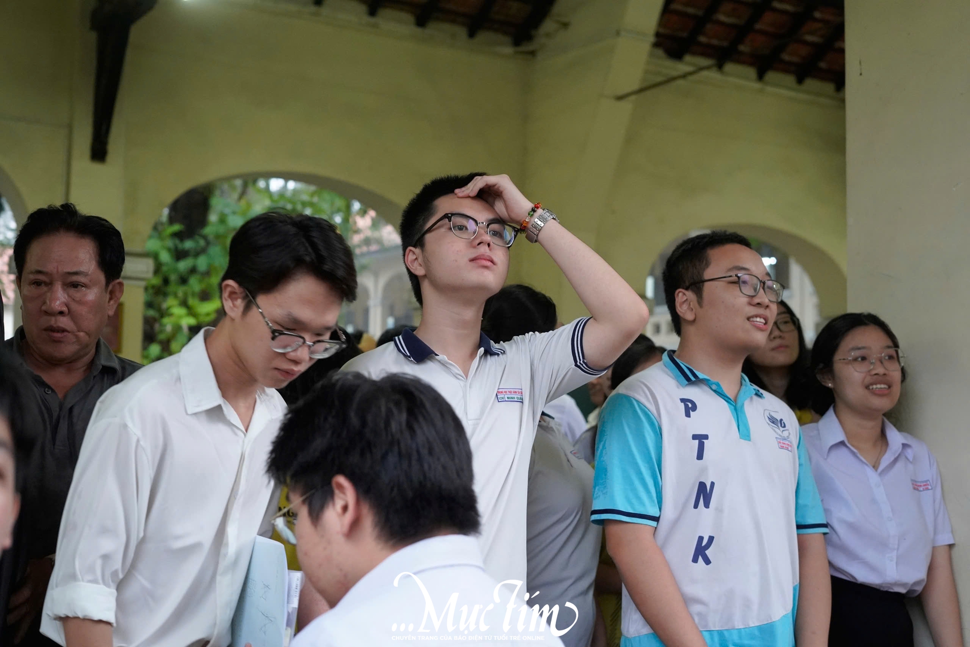 Khoảnh khắc đẹp: Ba mẹ cùng con bước vào kỳ thi lớn nhất tuổi học trò - Ảnh 17.