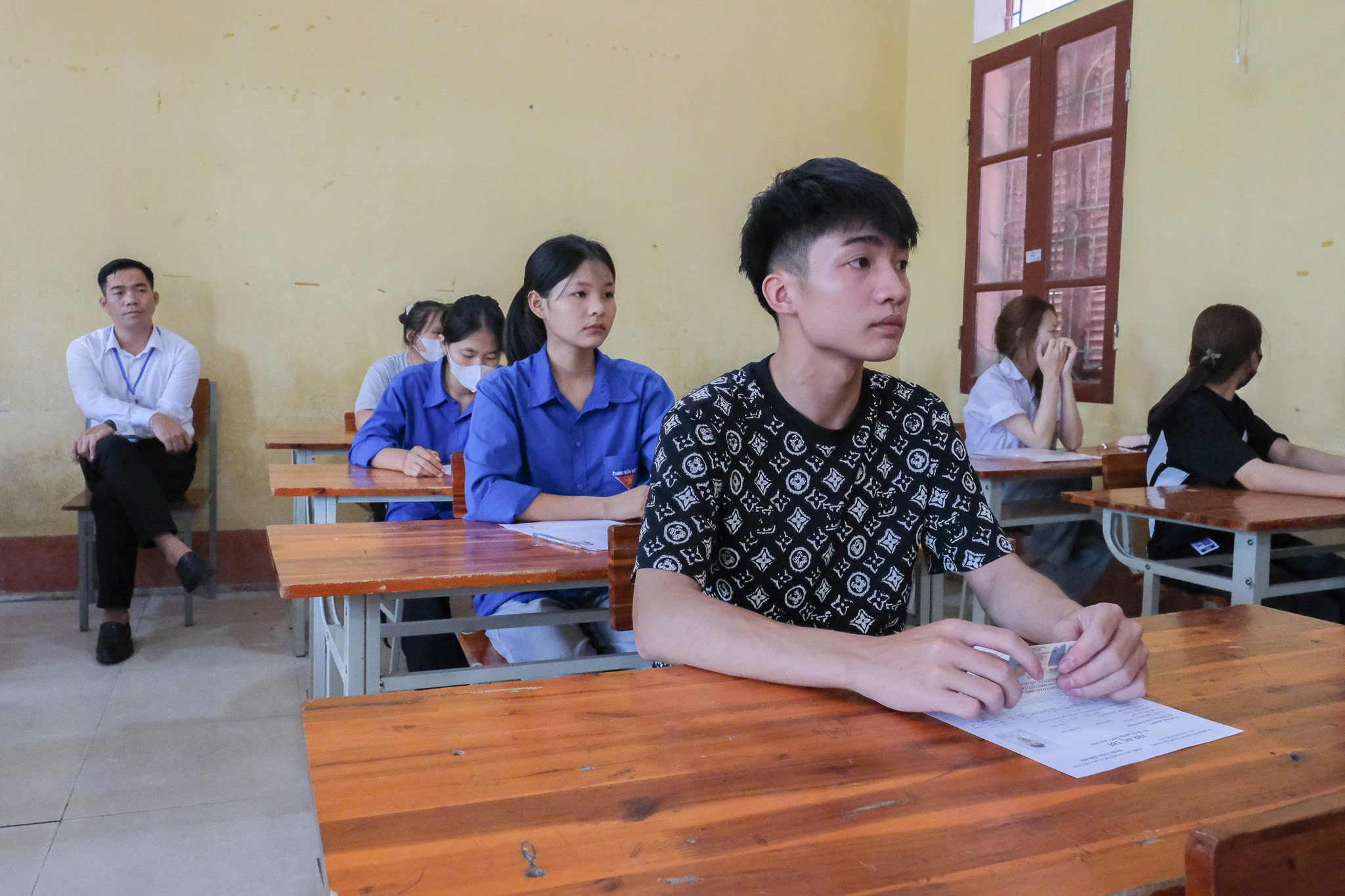 Trong 10 năm, điểm thi tốt nghiệp THPT trồi sụt và những cơn mưa điểm 10 - Ảnh 1. tốt nghiệp THPT - Ảnh 1.
