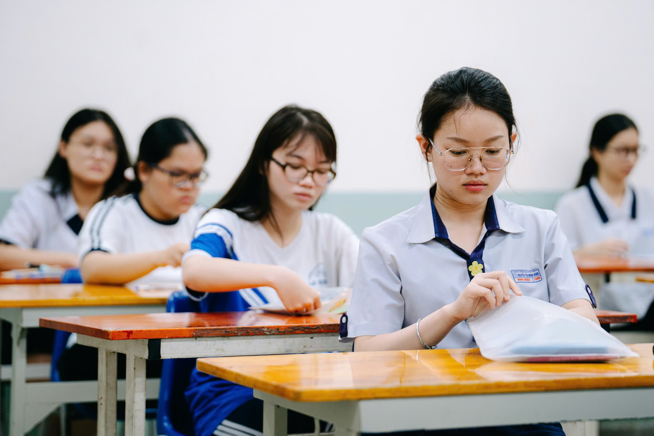 15 thí sinh bị đình chỉ thi trong ngày thi đầu tiên - Ảnh 1.