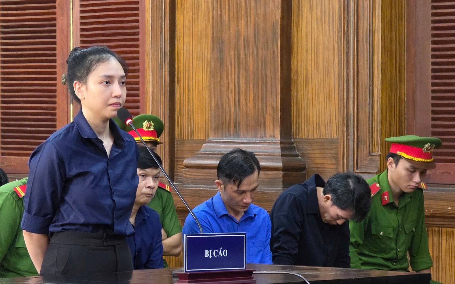 Truy tố băng nhóm đặt mua rồi cướp ma túy bằng súng - Ảnh 1.