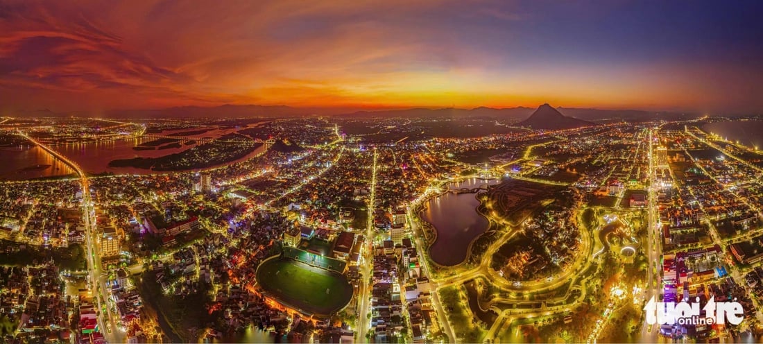 In pictures: Tuy Hoa City in south-central Vietnam glows in golden sunset- Ảnh 6. In pictures: Tuy Hoa City in south-central Vietnam glows in golden sunset- Ảnh 6.