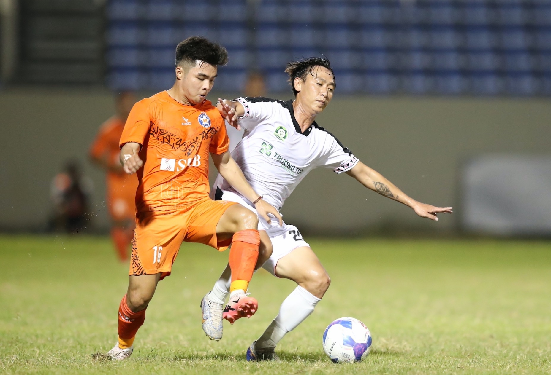 CĐV đi nghìn km cổ vũ CLB Đà Nẵng tránh rớt hạng - Ảnh 3.