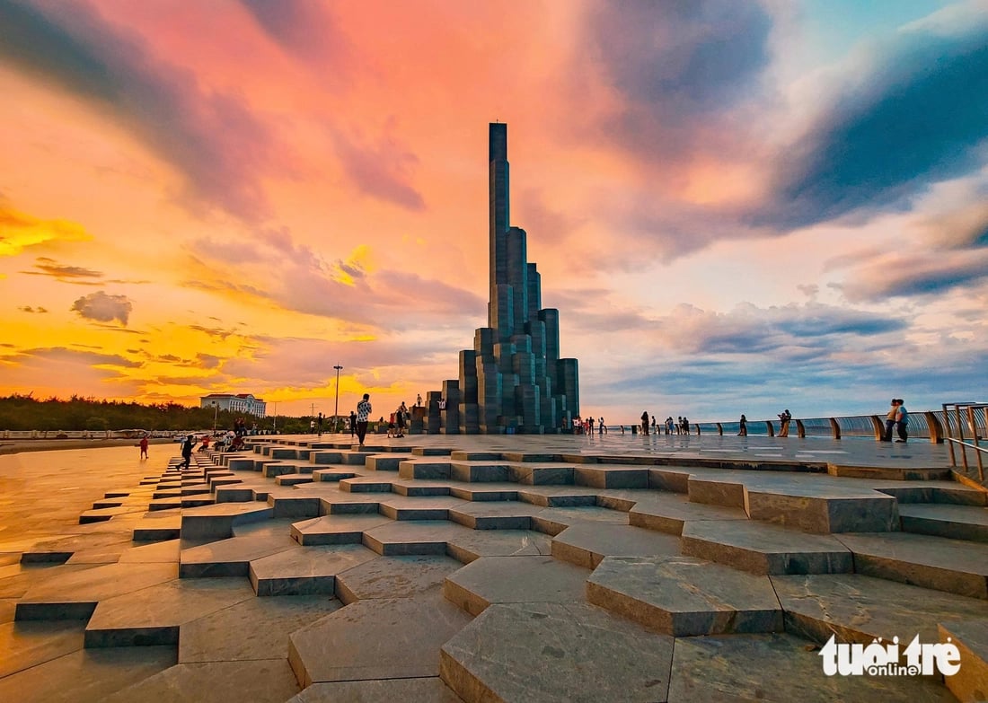 In pictures: Tuy Hoa City in south-central Vietnam glows in golden sunset- Ảnh 9. In pictures: Tuy Hoa City in south-central Vietnam glows in golden sunset- Ảnh 9.
