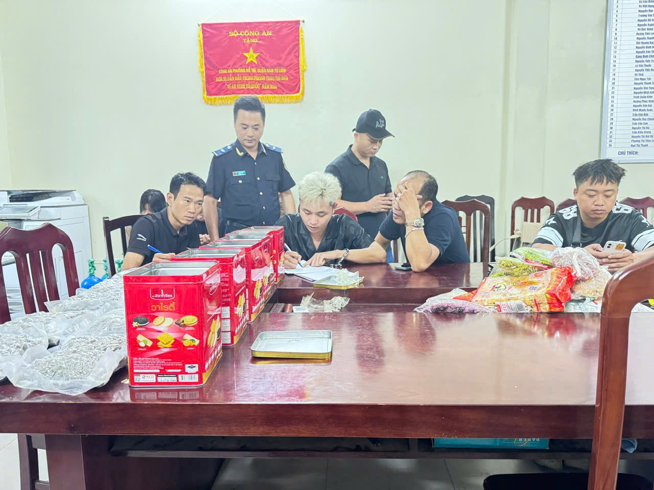 Triệt phá đường dây vận chuyển ma túy ngụy trang bánh kẹo từ Thái, Lào vào Việt Nam - Ảnh 1.