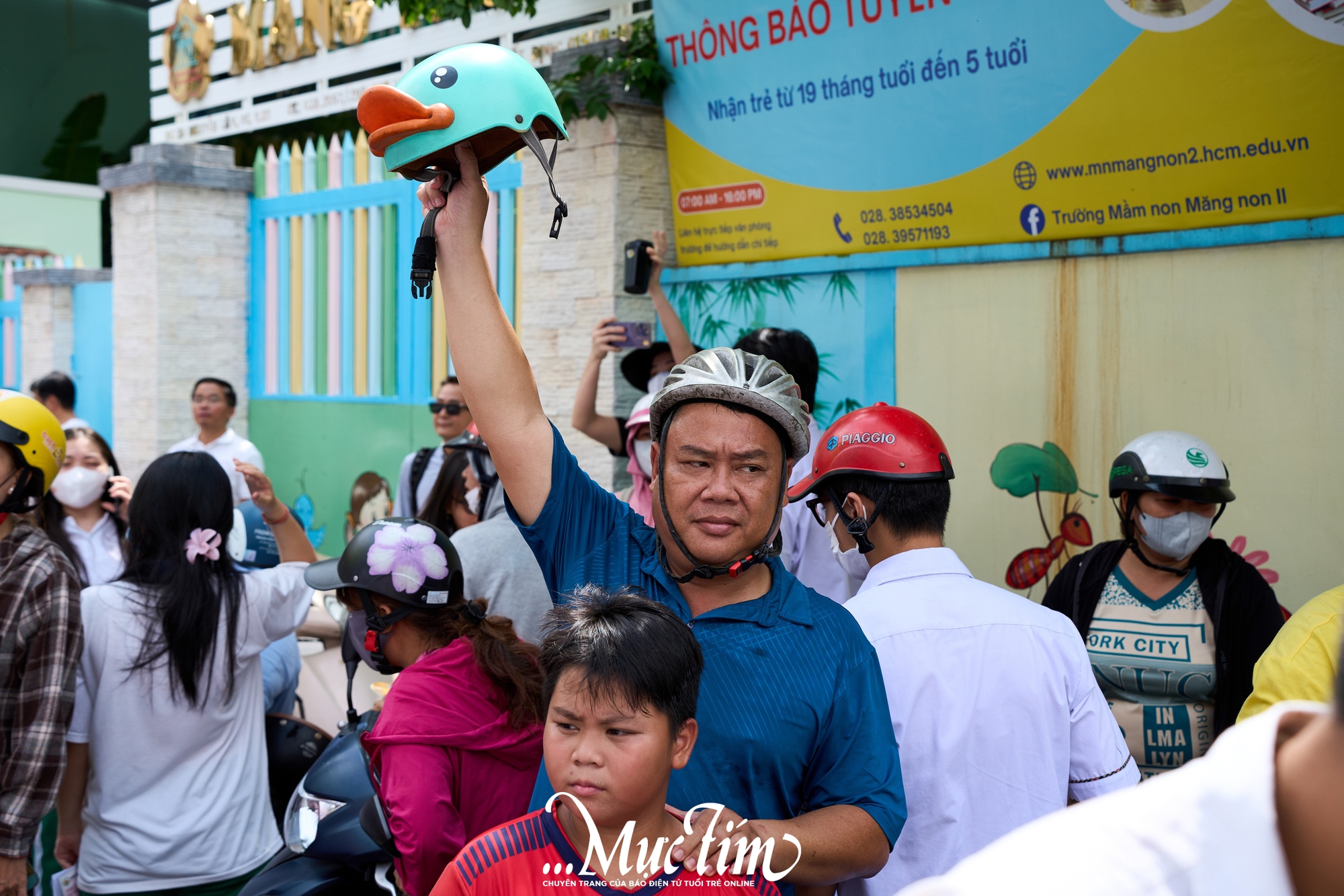 Tạm biệt mùa thi tốt nghiệp THPT 2025: Mùa thi đong đầy cảm xúc - Ảnh 5.