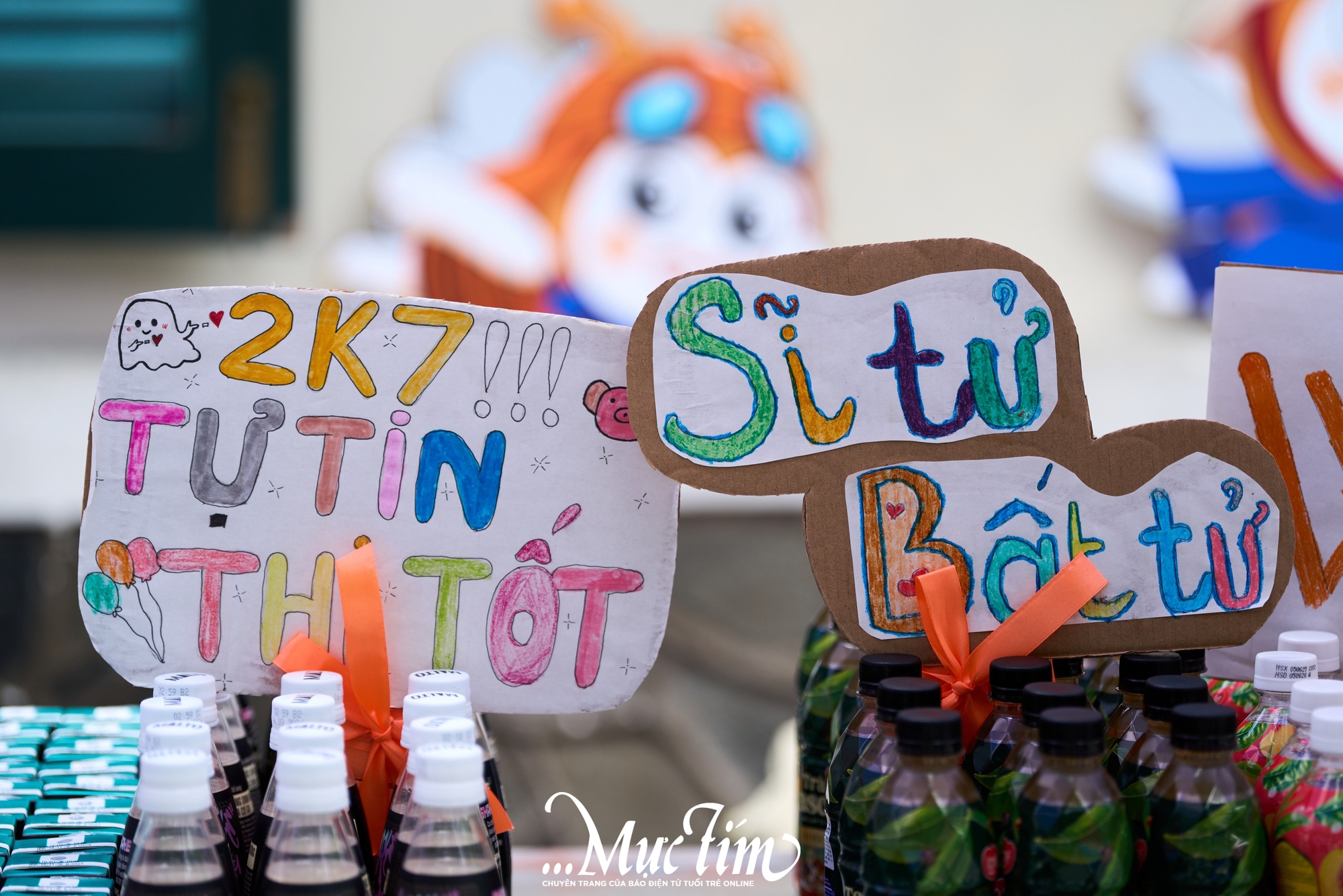 Tạm biệt mùa thi tốt nghiệp THPT 2025: Mùa thi đong đầy cảm xúc - Ảnh 17.