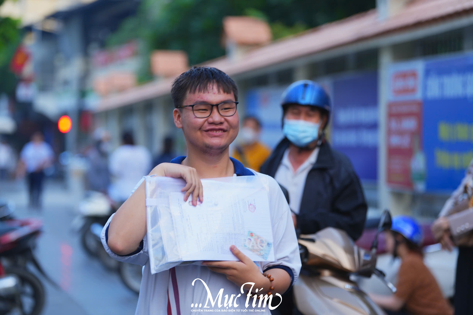 Tạm biệt mùa thi tốt nghiệp THPT 2025: Mùa thi đong đầy cảm xúc - Ảnh 31.