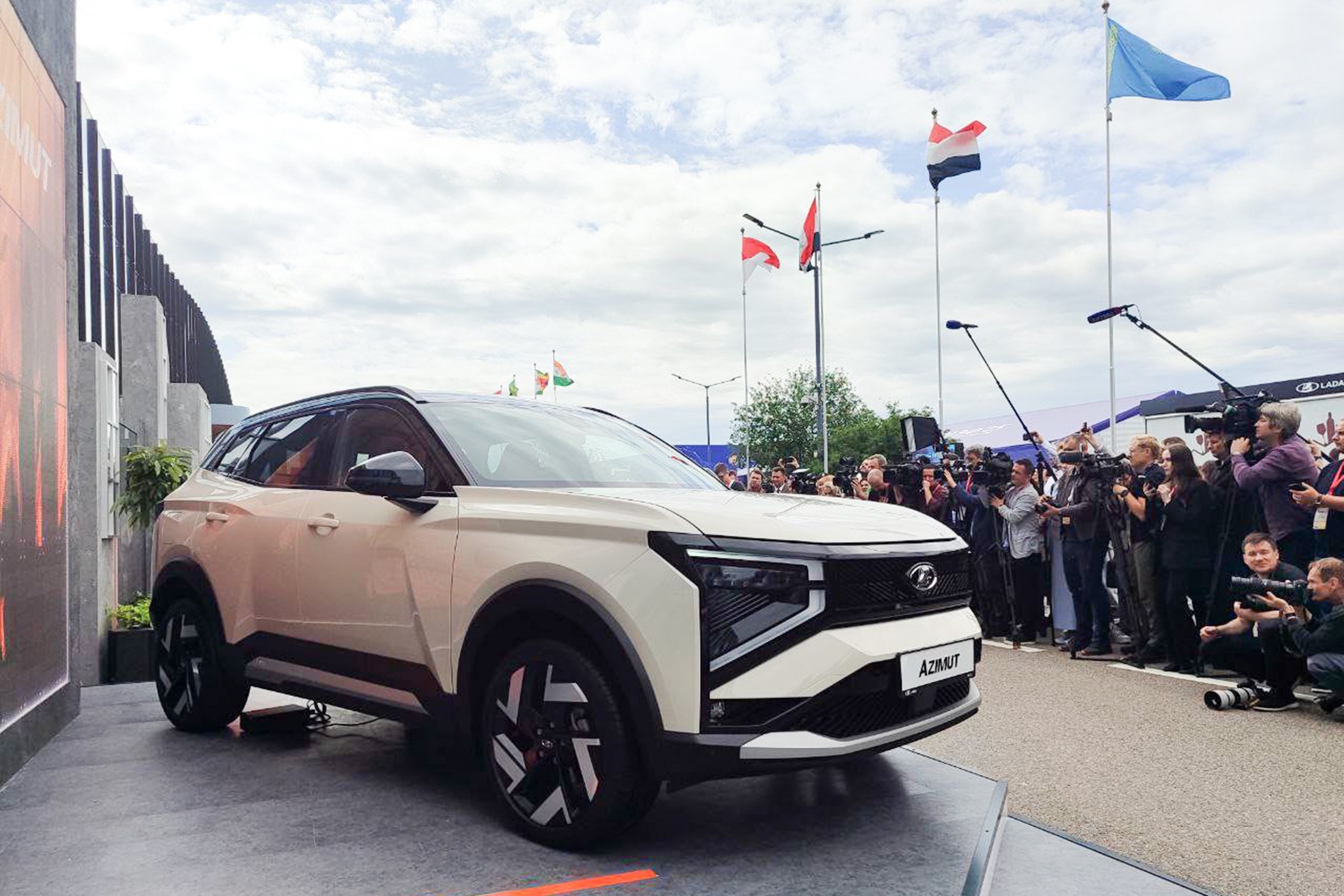 Lada tung SUV mới Azimut sau 27 năm, dễ hot nếu về Việt Nam - Ảnh 9.