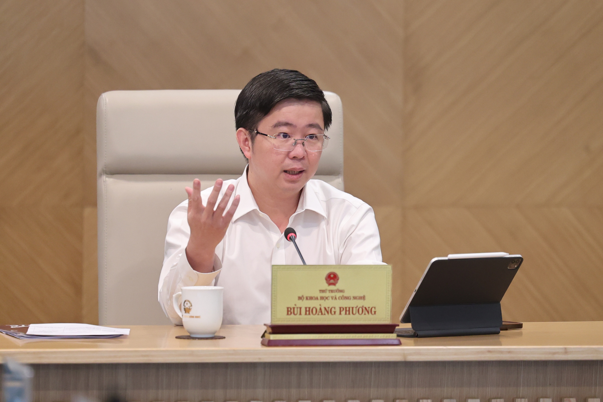 Vice Minister of Science and Technology Hoang Puong