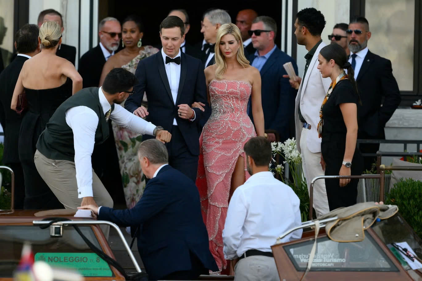 Festa da moda no casamento do bilionário Jeff Bezos: filha do Sr. Trump está entre as estrelas mais mal vestidas - Foto 16. Jeff Bezos - Ảnh 15.