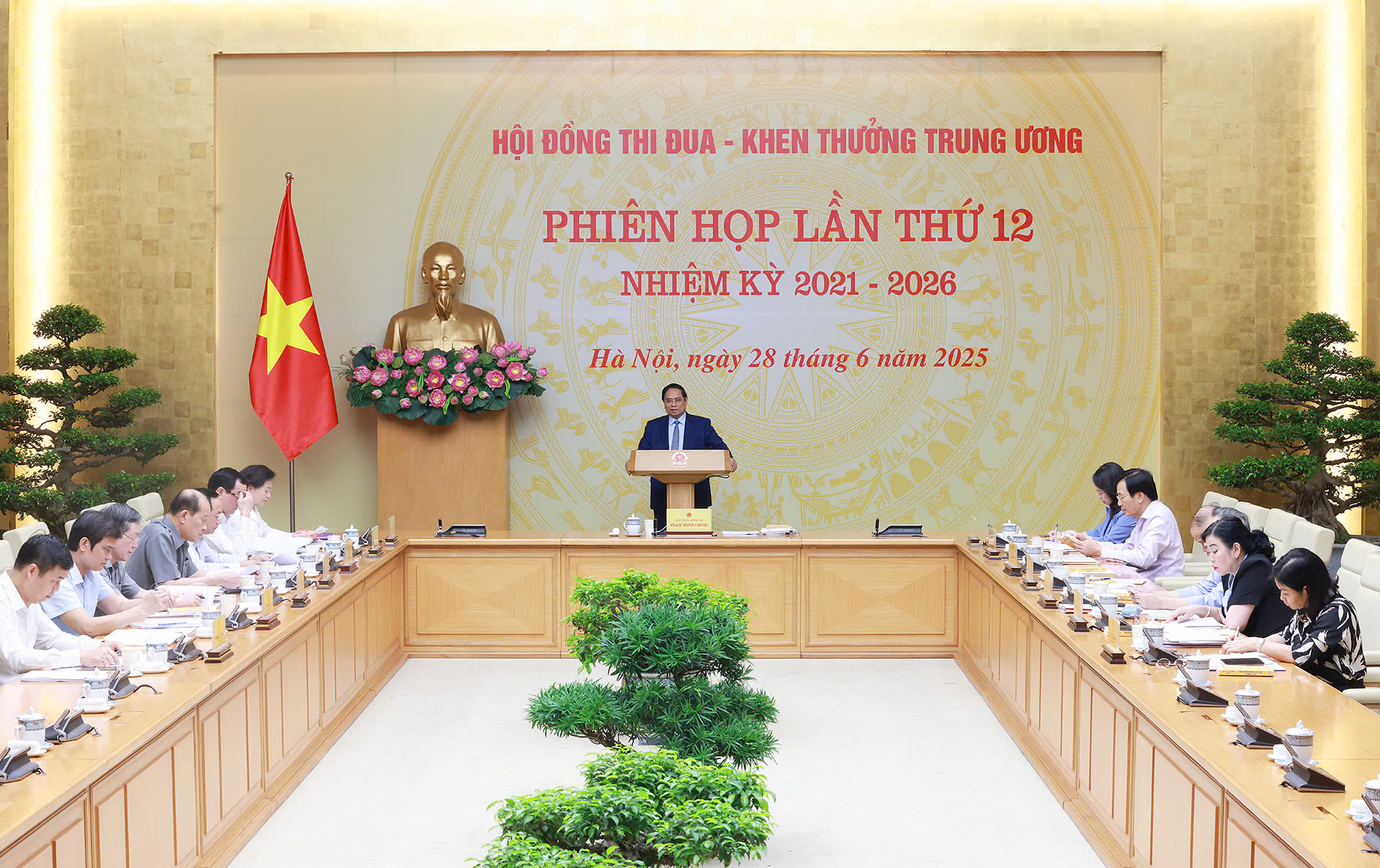 thi đua - Ảnh 1.