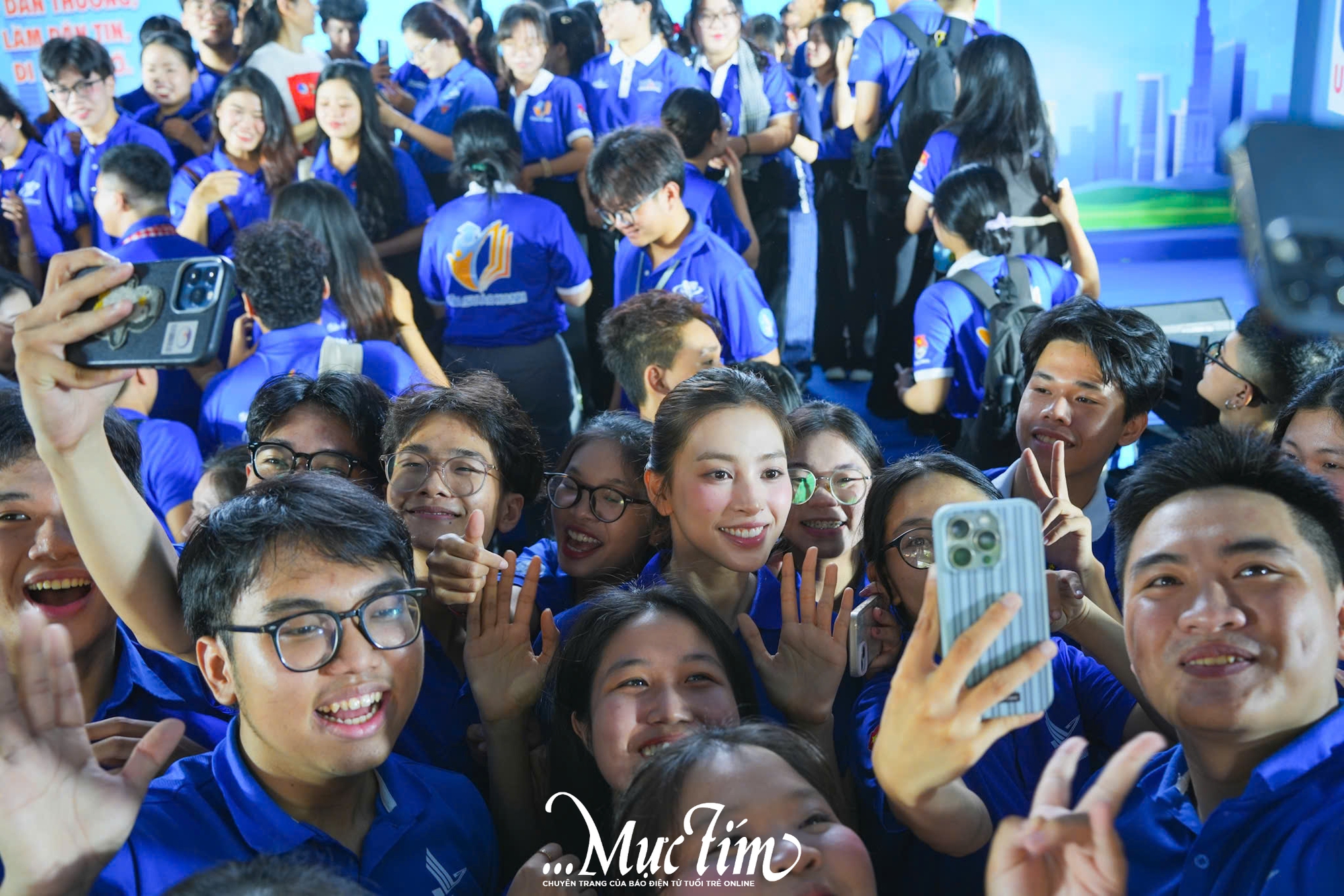 Phương Mỹ Chi và các hoa, á hậu "cháy hết mình" với Mùa hè xanh- Ảnh 13.