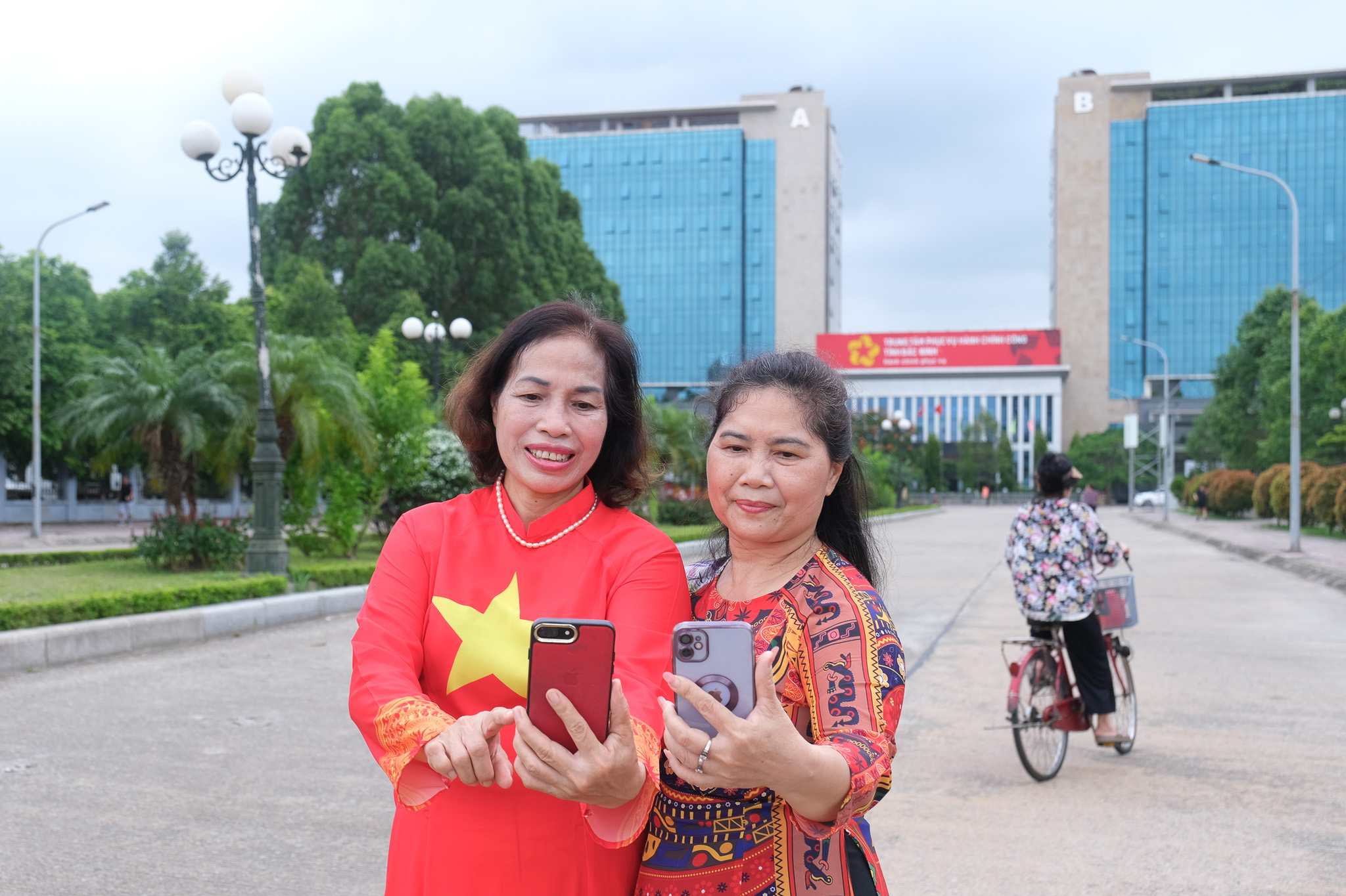 Trụ sở phường xã 'thay áo' mới, người dân hứng khởi chờ thời khắc lịch sử - Ảnh 3. bắc ninh - Ảnh 3.