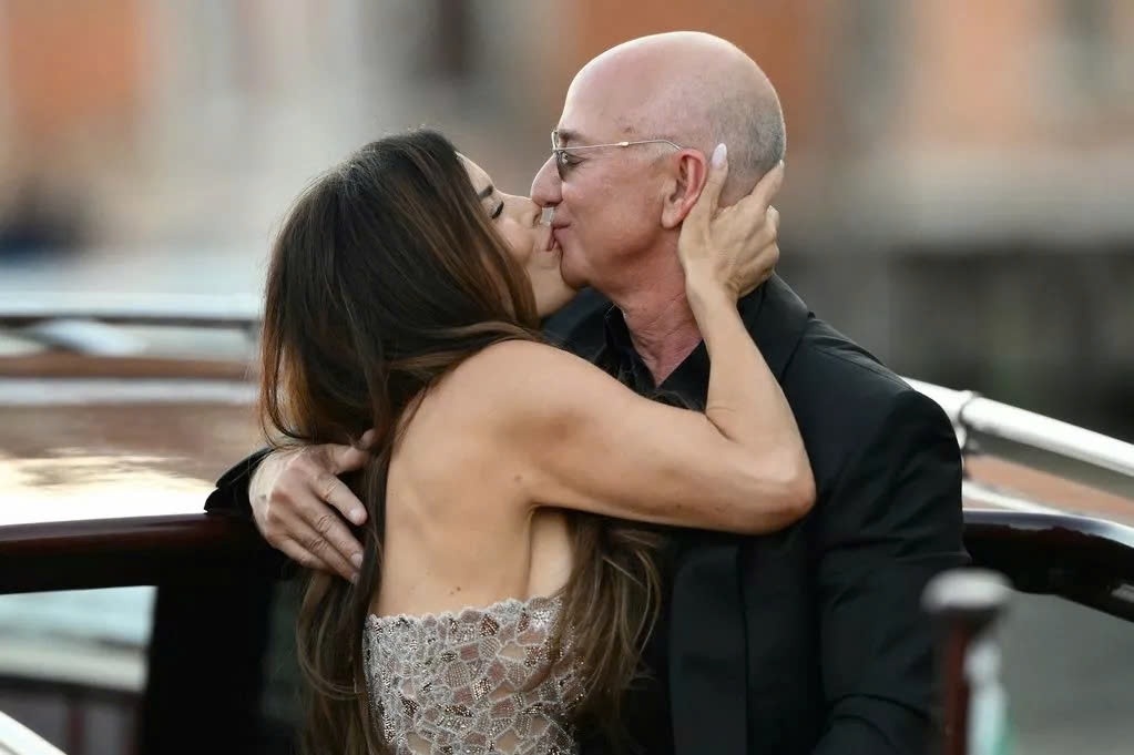 Jeff Bezos - Ảnh 1.