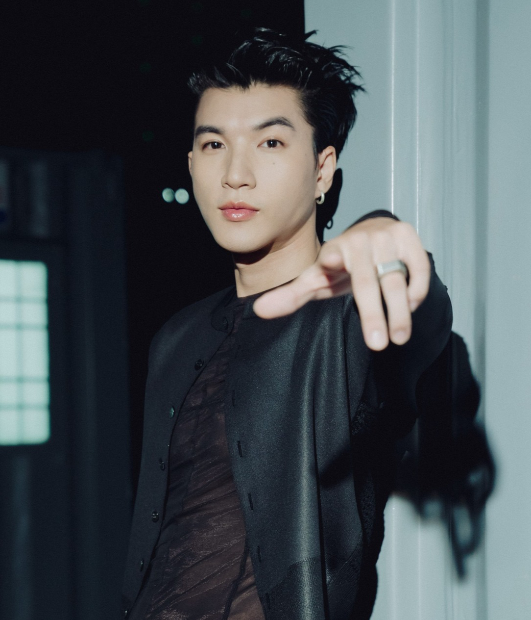 HIEUTHUHAI, Trinh'in şarkısı hakkında espri yapıyor: 'Ben gerçekten sessizim, kim sessiz?' - Fotoğraf 3. Hieuthuhai tự đùa cợt về bài Trình: 'Mình trầm hẳn, trầm ai chính' - Ảnh 3.