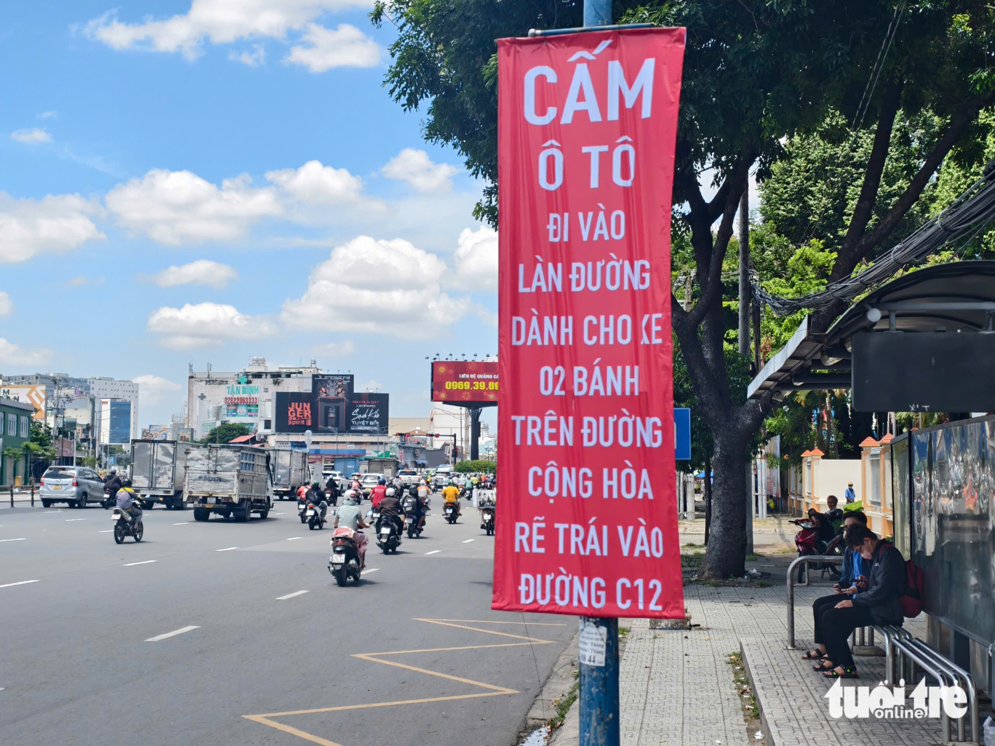 Cho xe máy rẽ trái từ đường Cộng Hòa vào nhà ga T3, đường sá thông thoáng hơn - Ảnh 4.