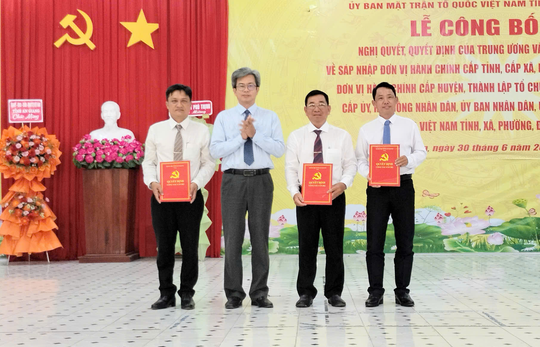Ai là bí thư, chủ tịch 102 xã, phường và đặc khu của tỉnh An Giang? - Ảnh 1.