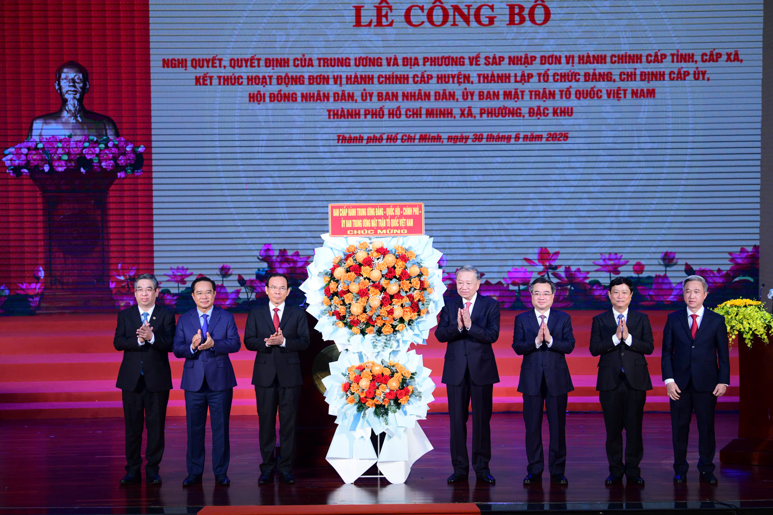 Thời khắc lịch sử - Ảnh 1. thời khắc lịch sử - Ảnh 1.