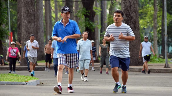 Early street dancing and exercise: The pulse of morning life in Vietnam- Ảnh 1. Early street dancing and exercise: The pulse of morning life in Vietnam- Ảnh 1.