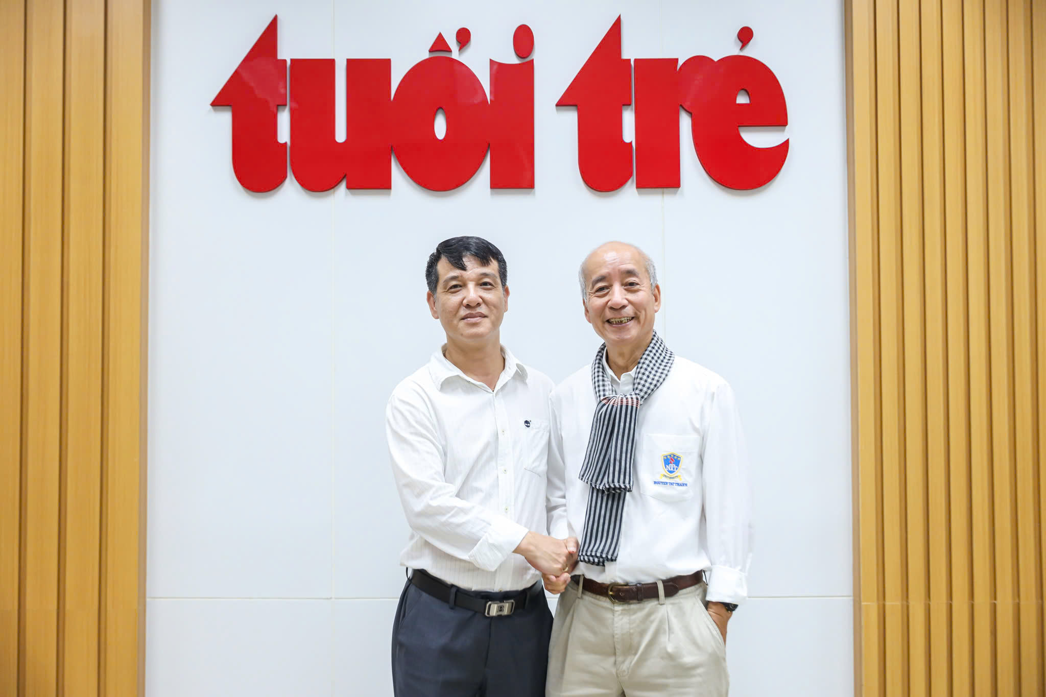 - Ảnh 5. Chuyến thăm đặc biệt của thầy trò Trường đại học Nguyễn Tất Thành đến văn phòng Tuổi Trẻ tại Hà Nội - Ảnh 7.
