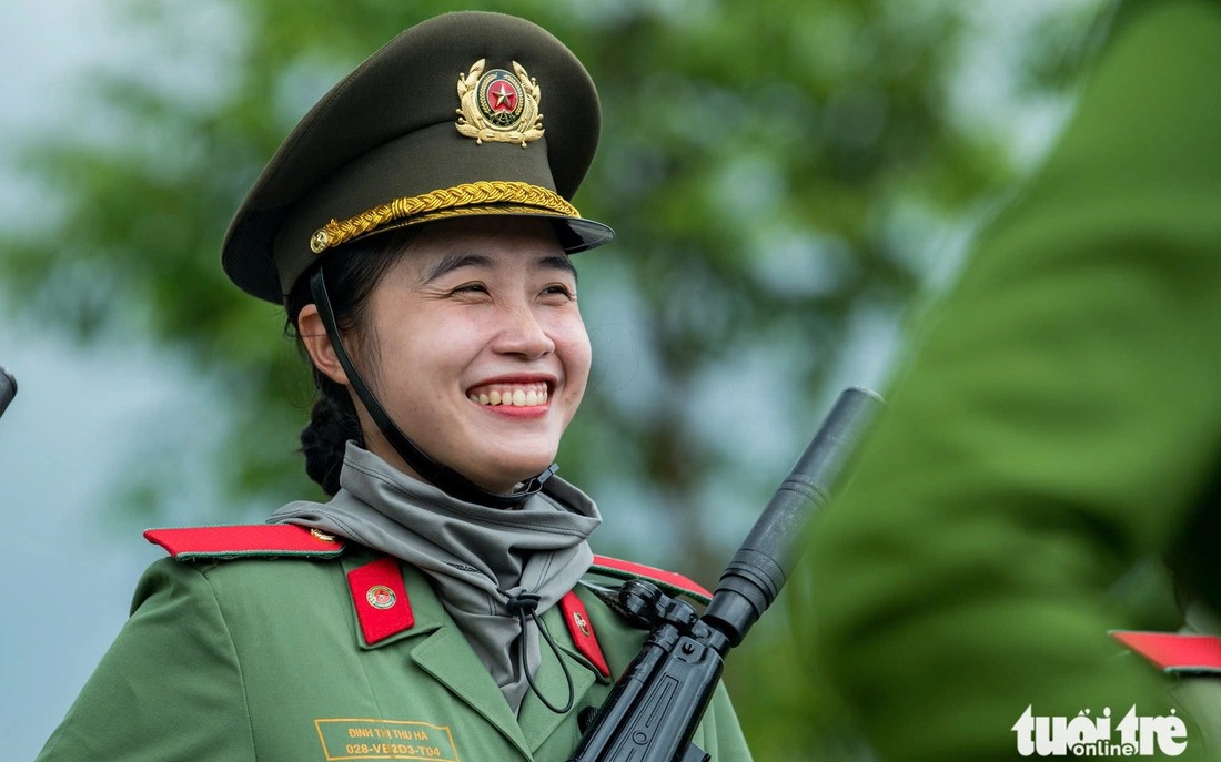 Vietnam’s police rehearse major security showcase in downtown Ho Chi Minh City - Ảnh 2.