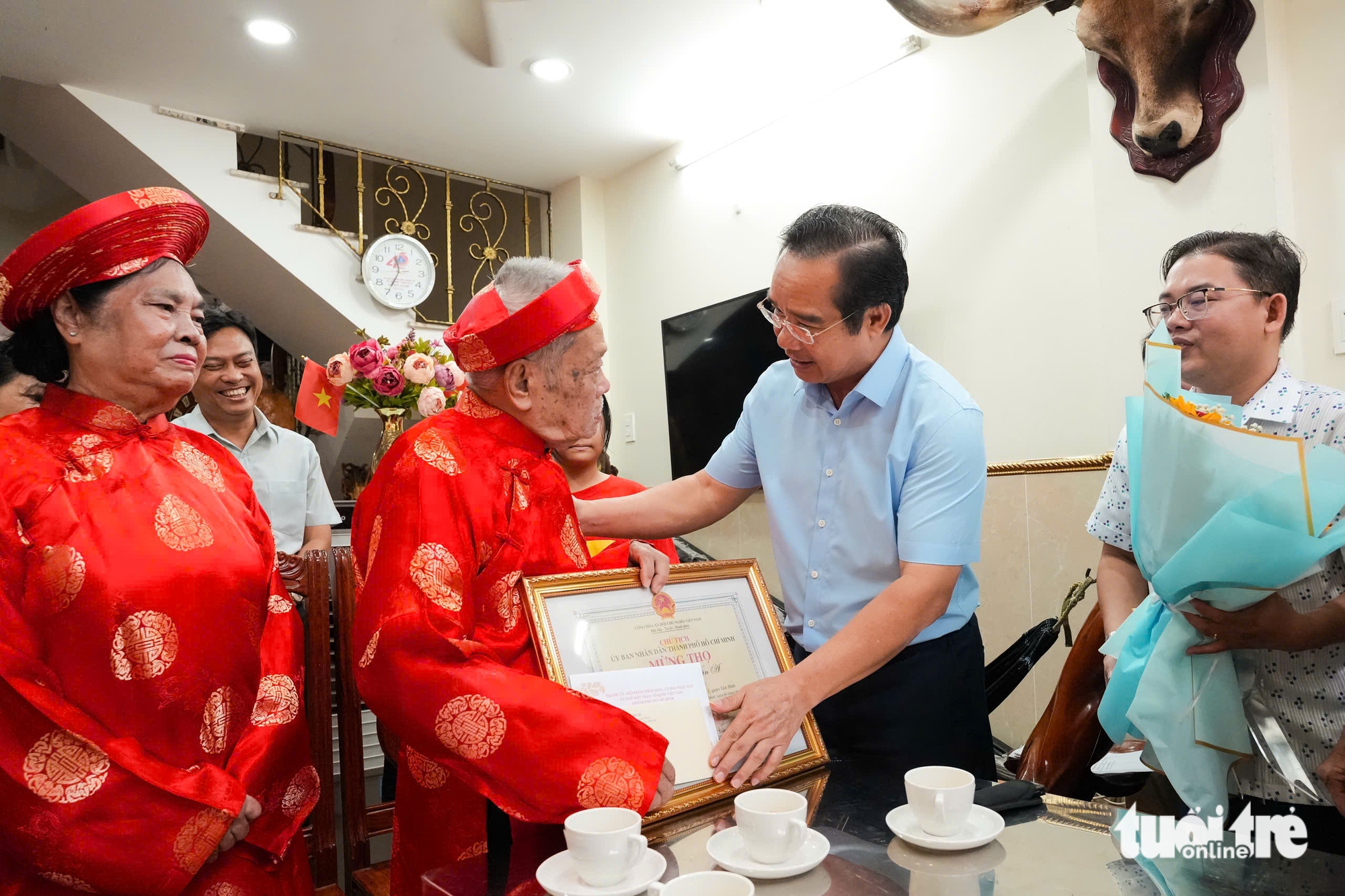 Chủ tịch Nguyễn Văn Được thăm, mừng thọ người cao tuổi tại quận Tân Bình - Ảnh 4.