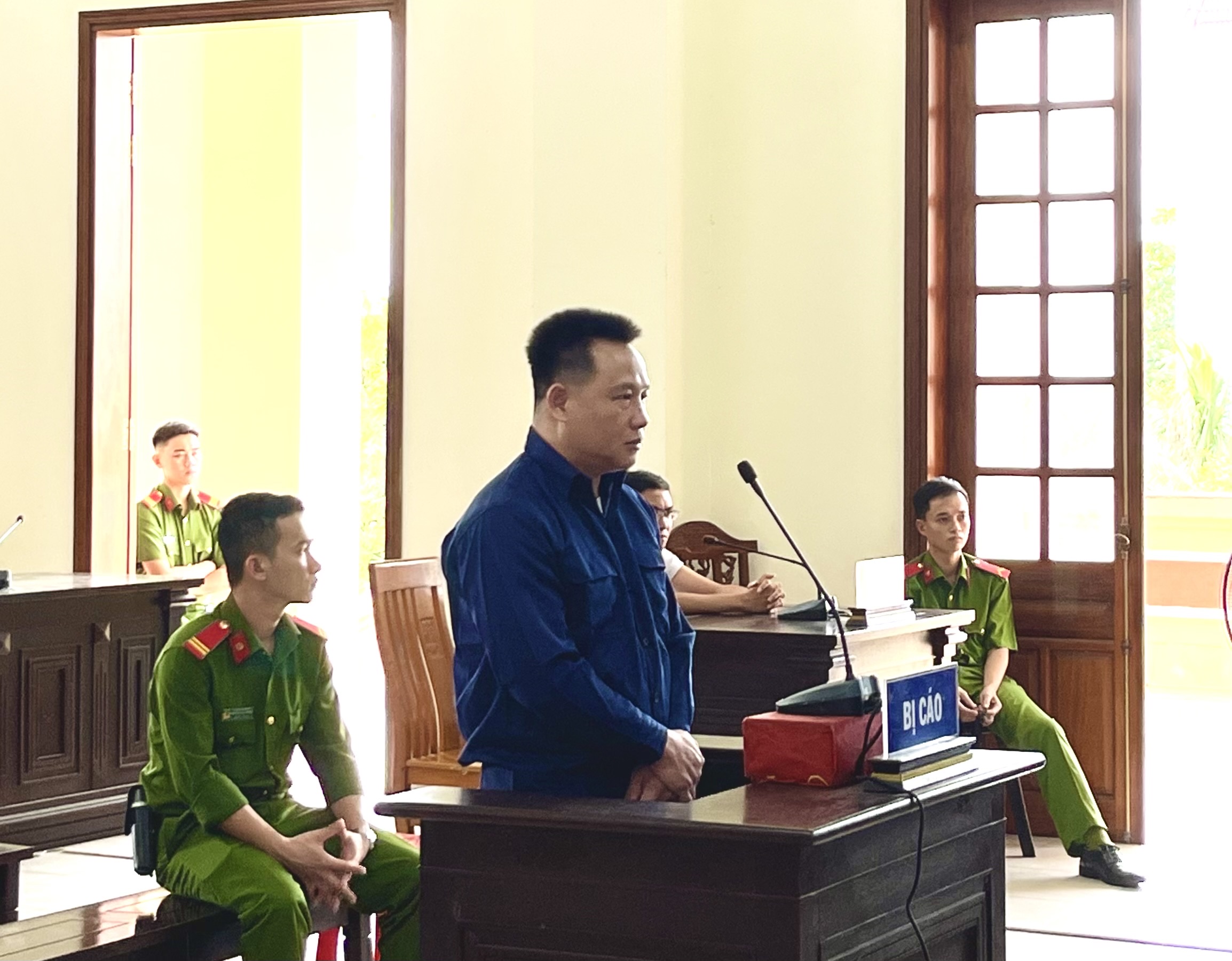 Từ việc kẹp cổ đòi nợ đến vụ án giết người ở Cần Thơ - Ảnh 1.