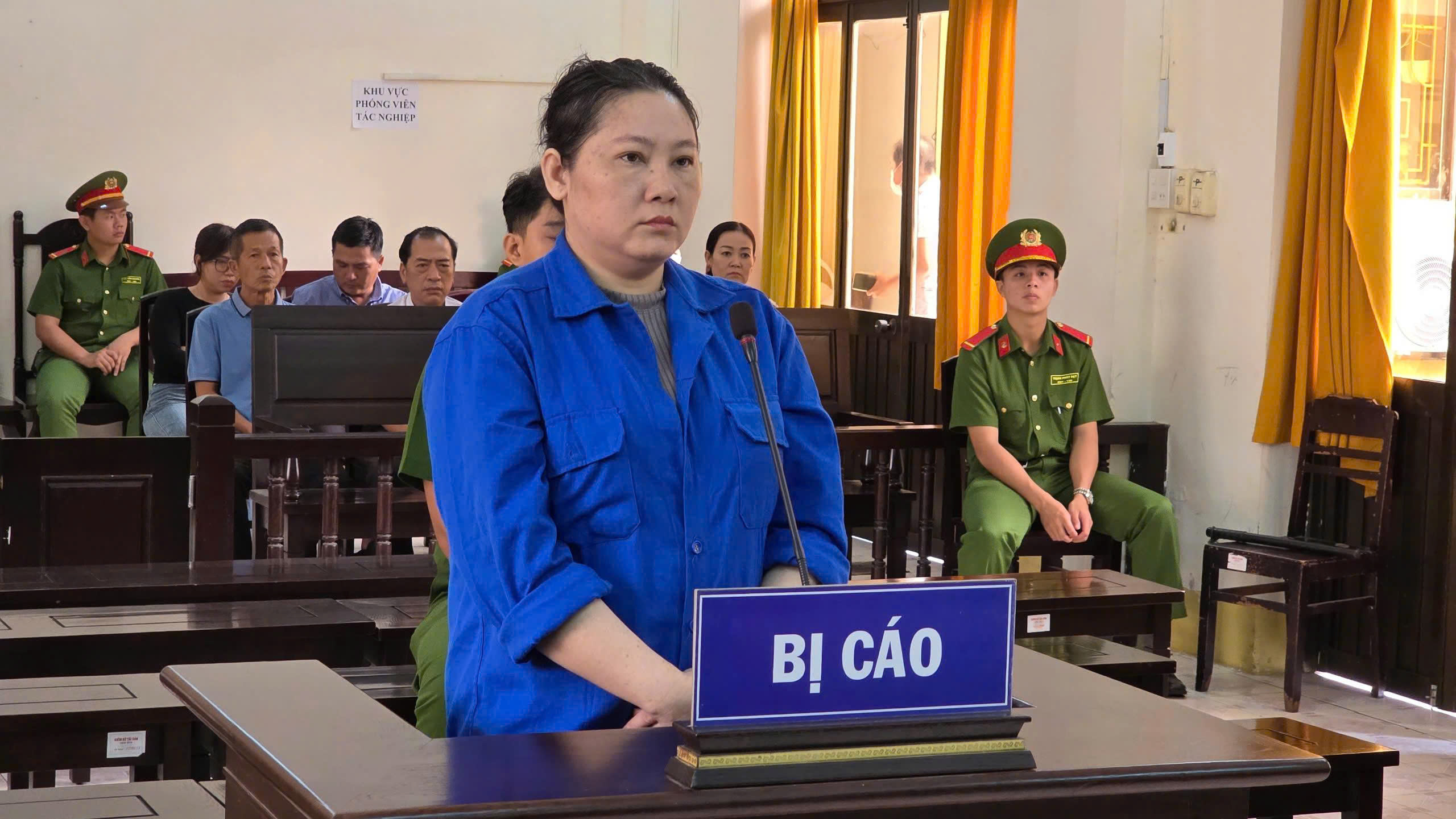 vợ đầu độc chồng - Ảnh 1.