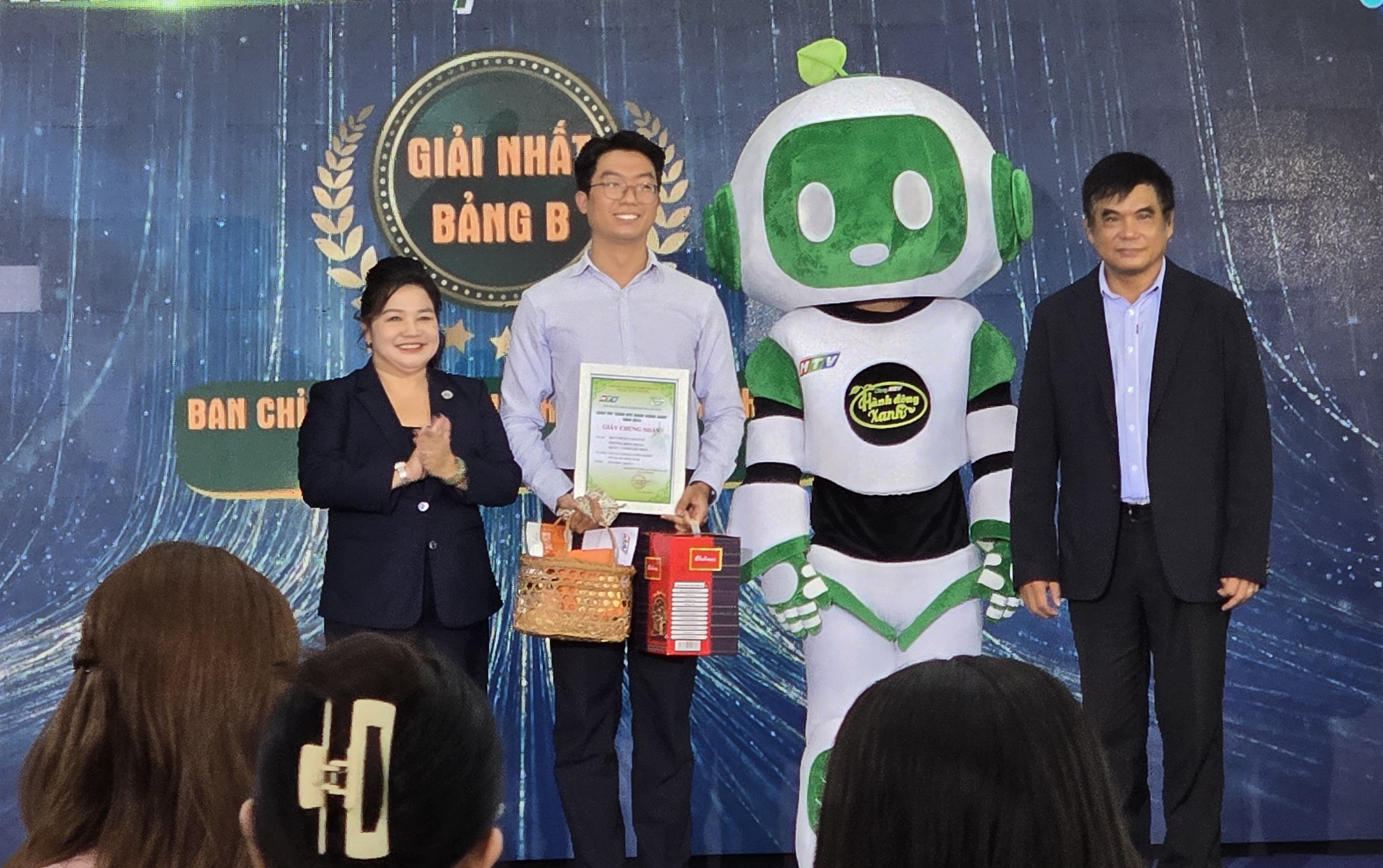 Viết tiếp câu chuyện hòa bình vang lên tại Cùng HTV hành động xanh - Ảnh 2. Cùng HTV hành động xanh - Ảnh 2.