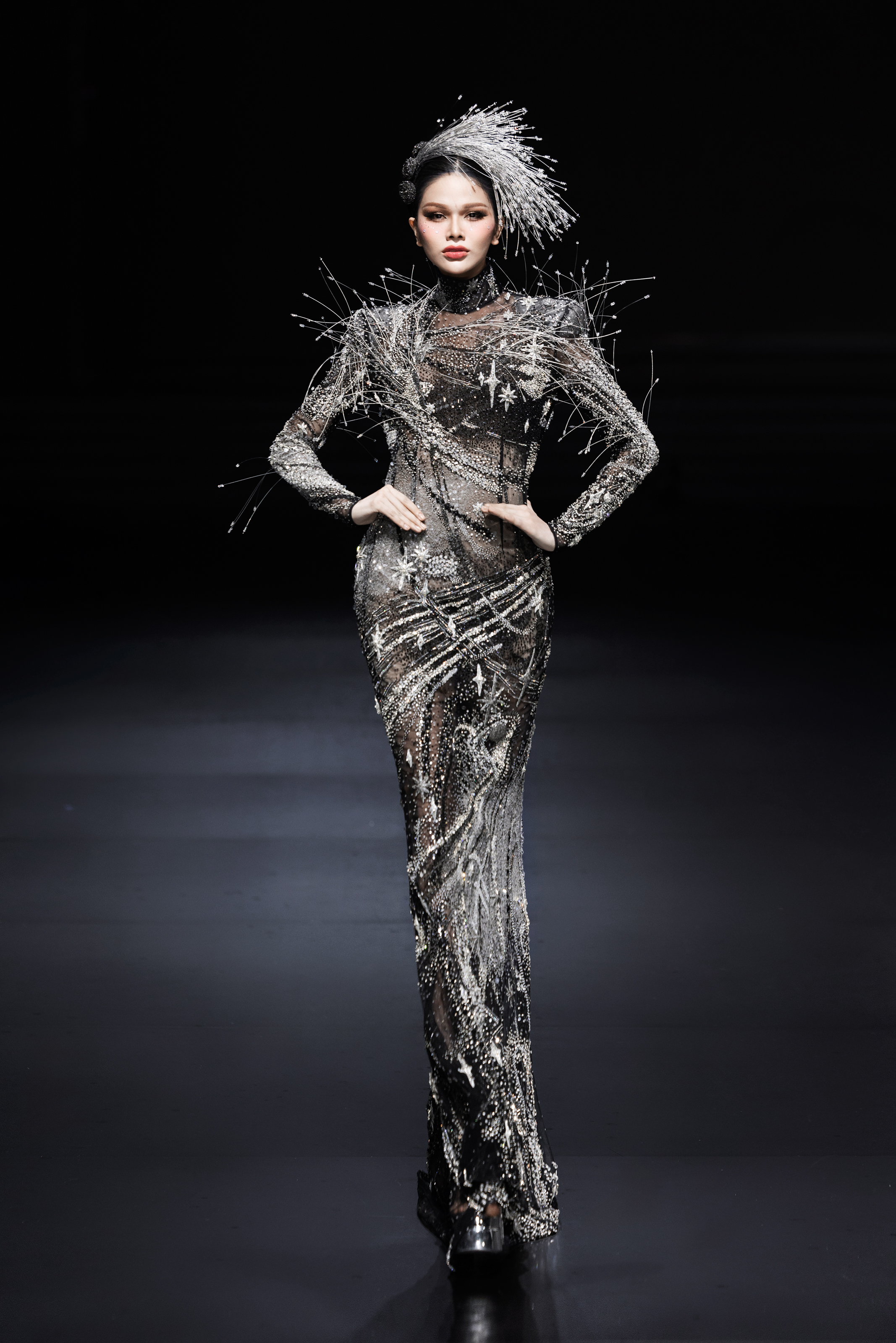 'Vở diễn thời trang' đặc sắc của nhà thiết kế Haute Couture Julien Fournié - Ảnh 6. Haute Couture - Ảnh 6.