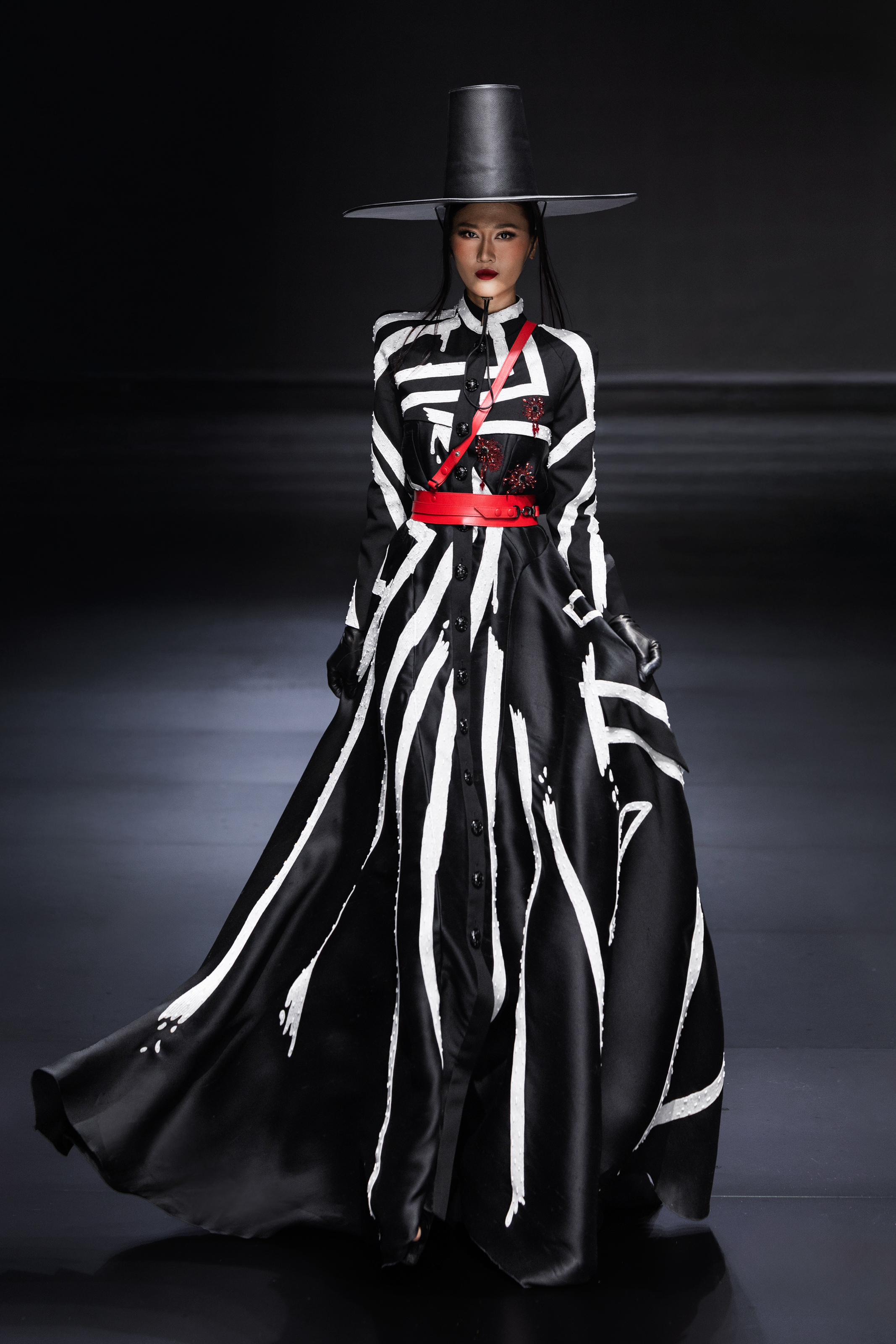 Haute Couture - Ảnh 10.