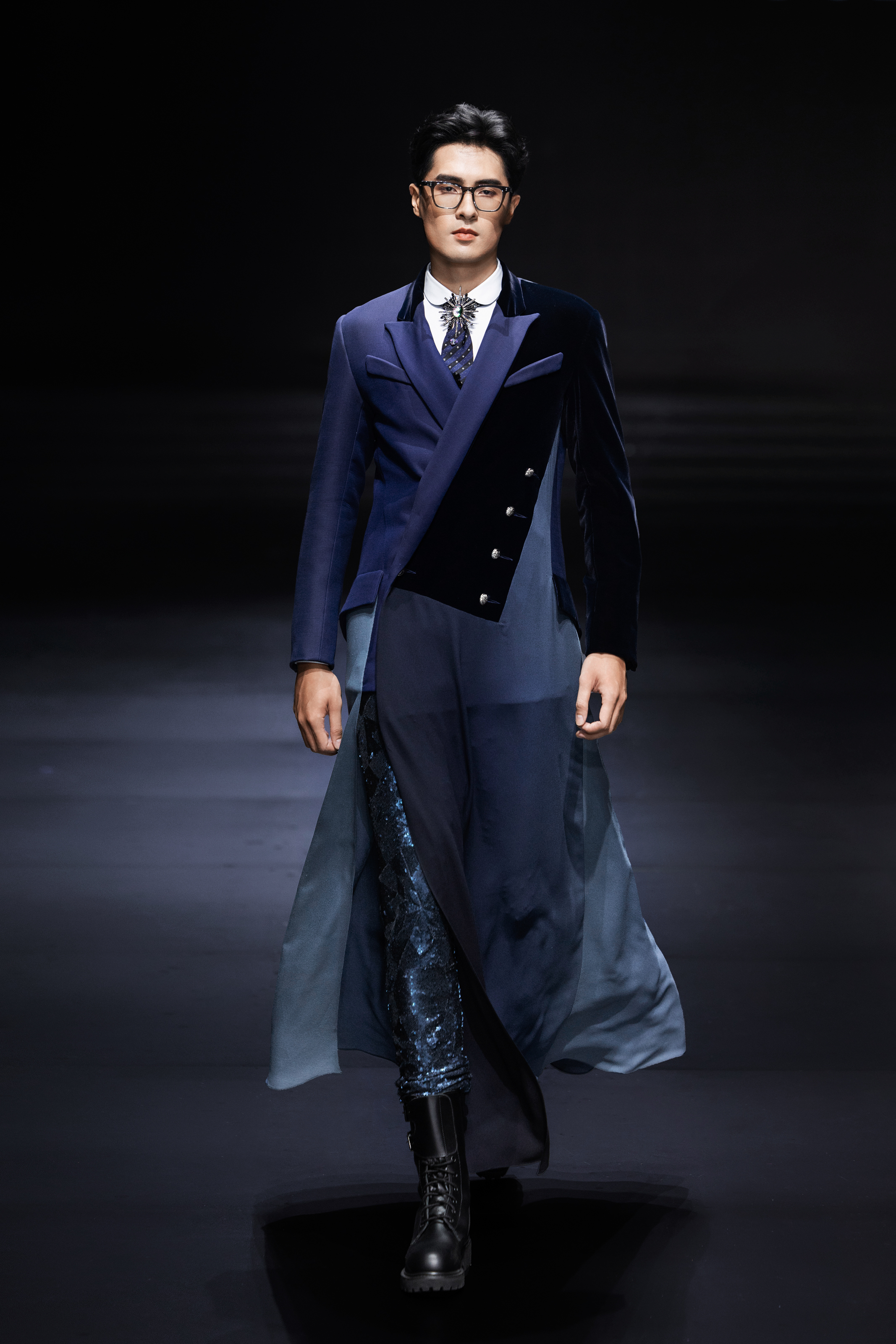 'Vở diễn thời trang' đặc sắc của nhà thiết kế Haute Couture Julien Fournié - Ảnh 8. Haute Couture - Ảnh 8.