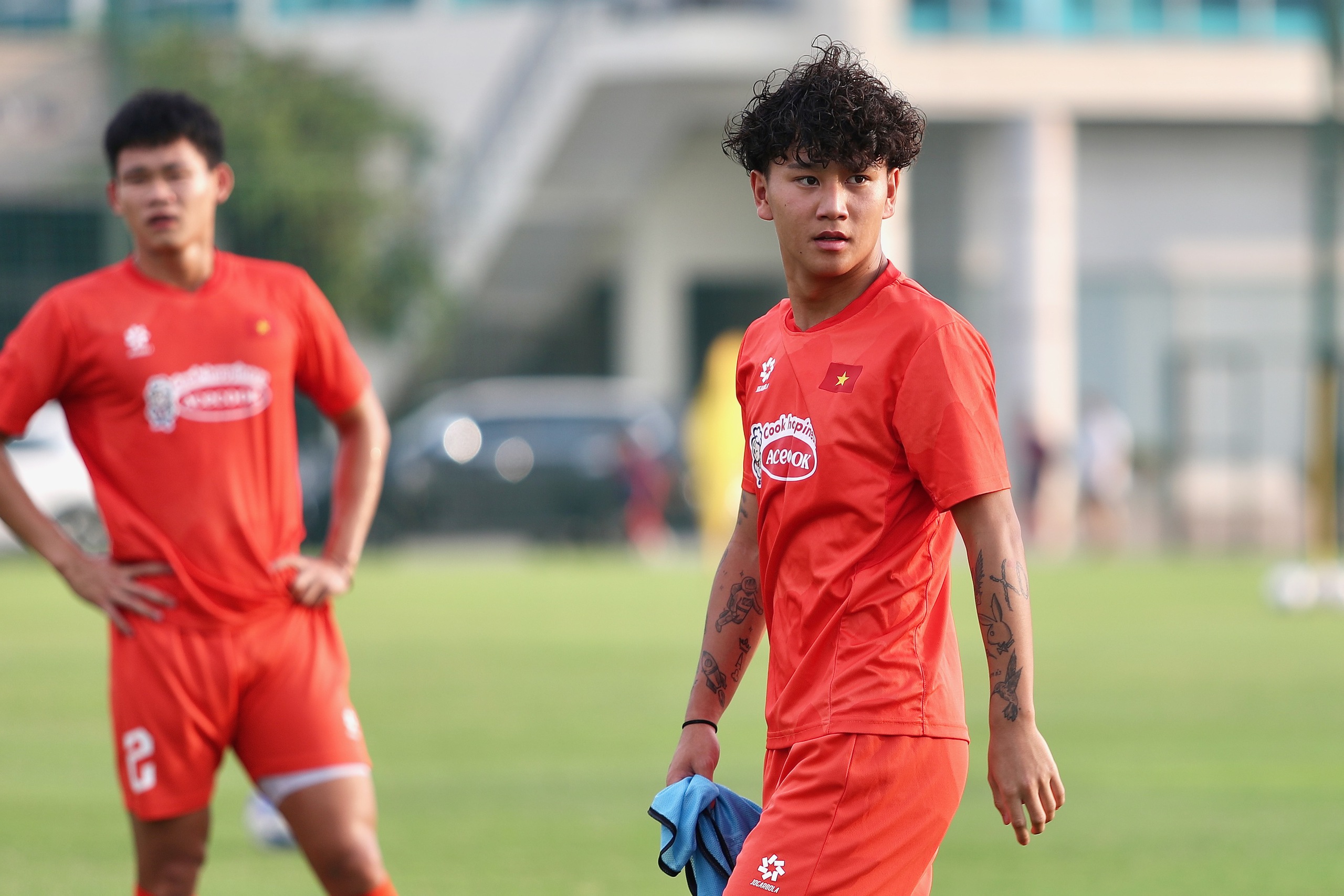 HLV Kim Sang Sik loại cầu thủ Việt kiều Alex Bùi - Ảnh 1.