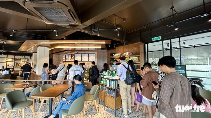 What to do in Long Xuyen City, a Mekong Delta hub of history and cuisine - Ảnh 4.